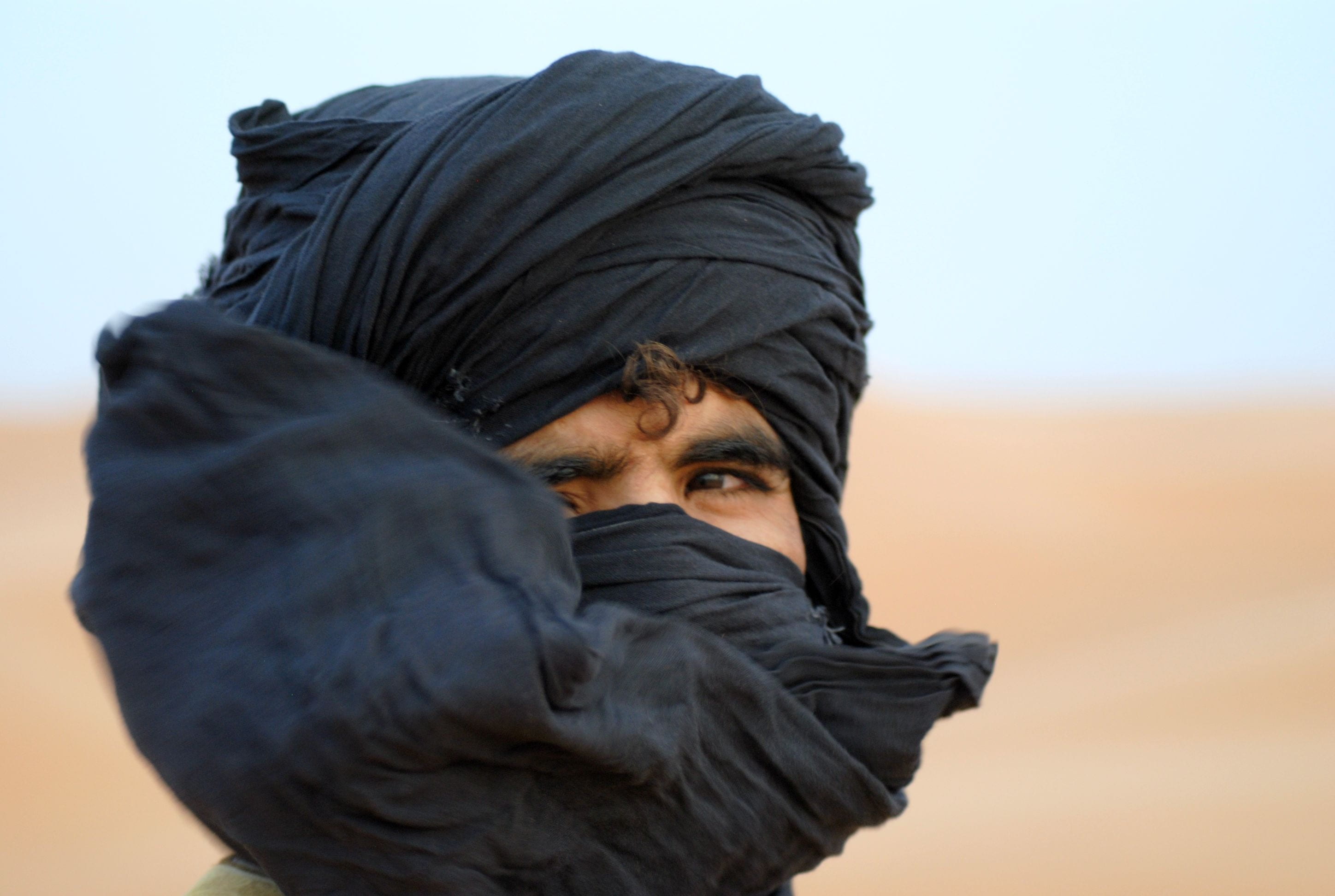 warm clothing, depression - sadness, day, turban, outdoors, 2K, focus on foreground, waist up, headwear, black color, arabic, hood, desert, one person, HD Wallpaper