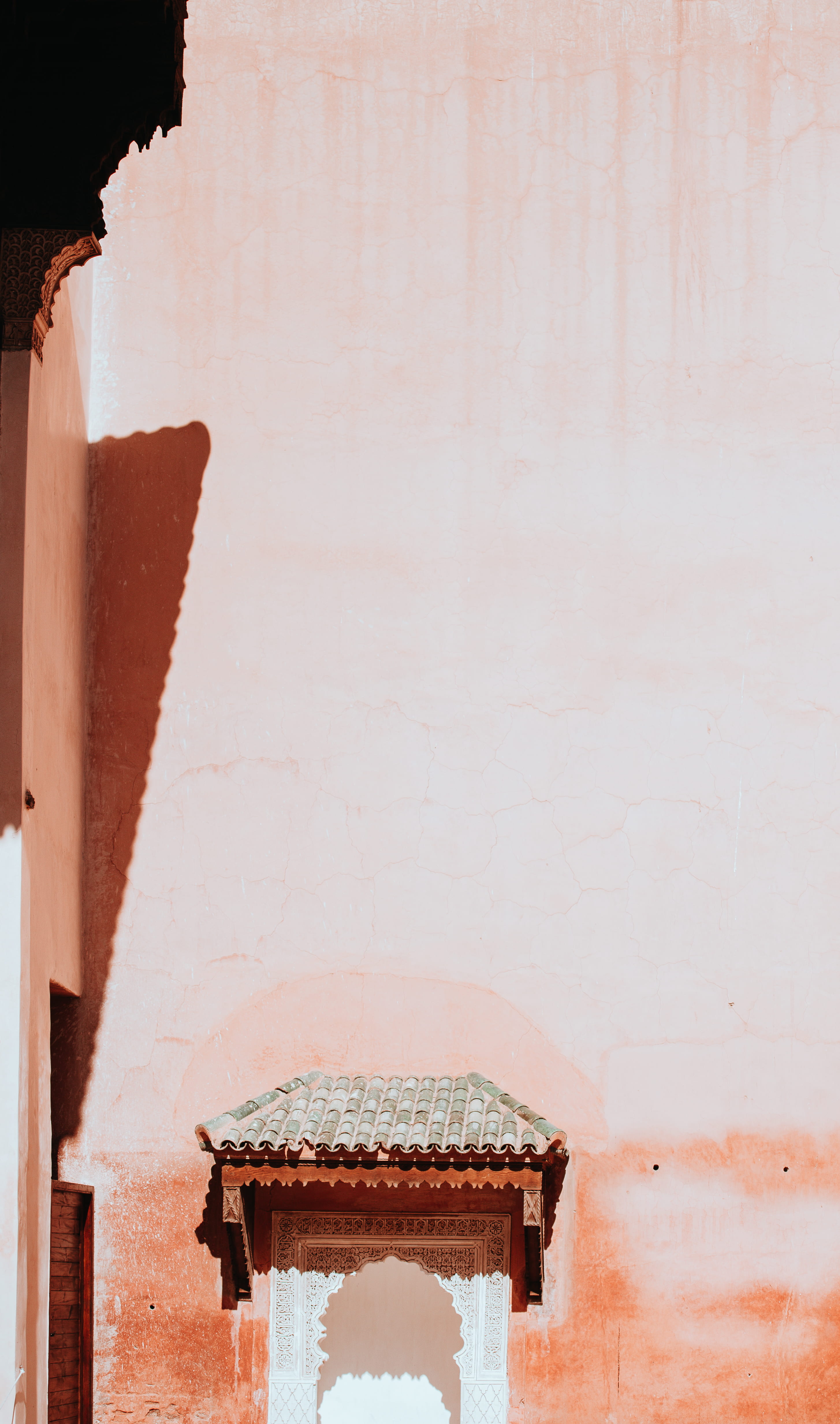 4K, close-up, red, white, concrete, red walls, sunlight, brown, moroccan, wall - building feature, wall, building exterior, no people, morocco, white color, Phone HD Wallpaper