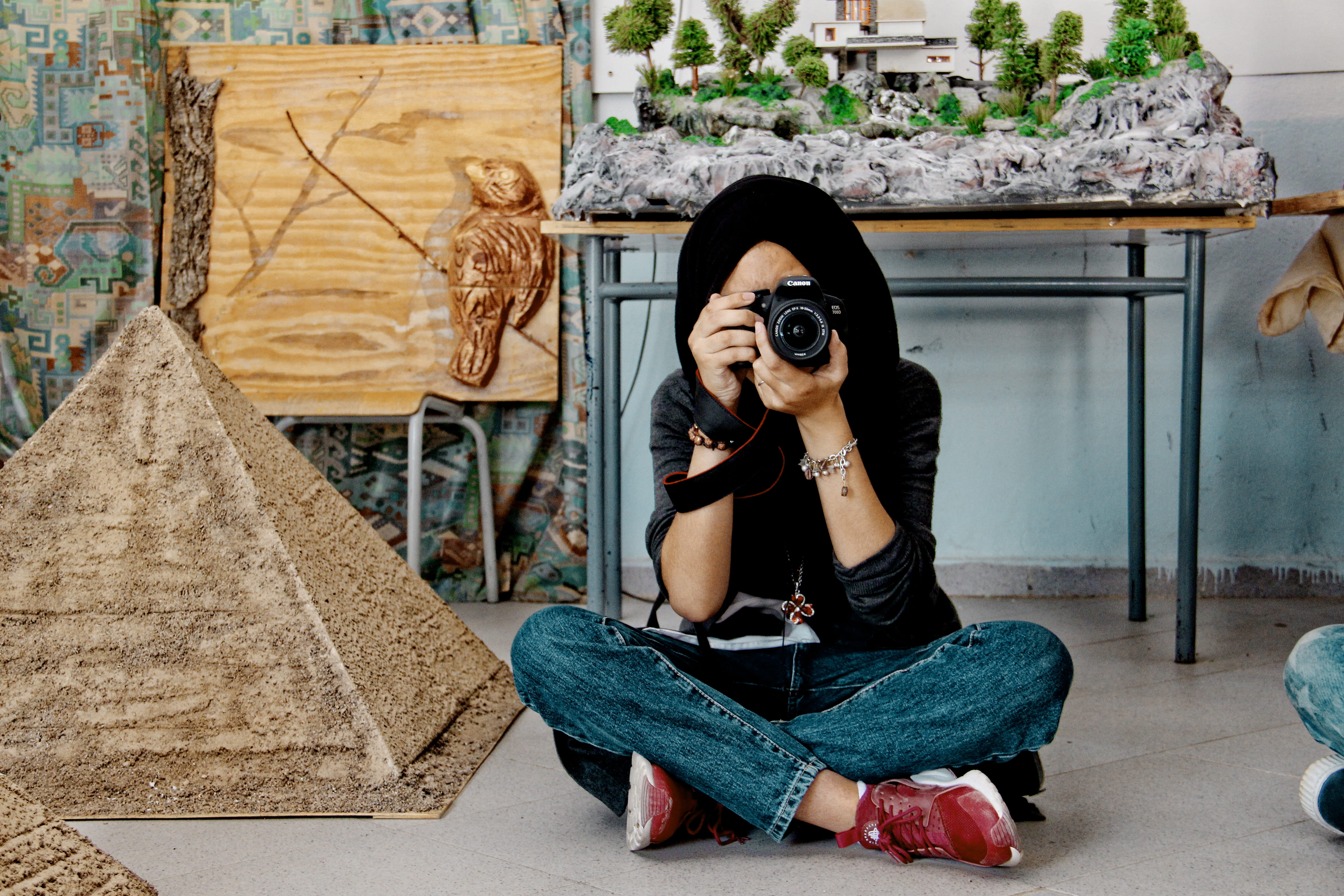 real people, canon, photography, young adult, lifestyles, women, digital camera, leisure activity, camera, holding, one person, art, hijab, dslr, adult, HD Wallpaper