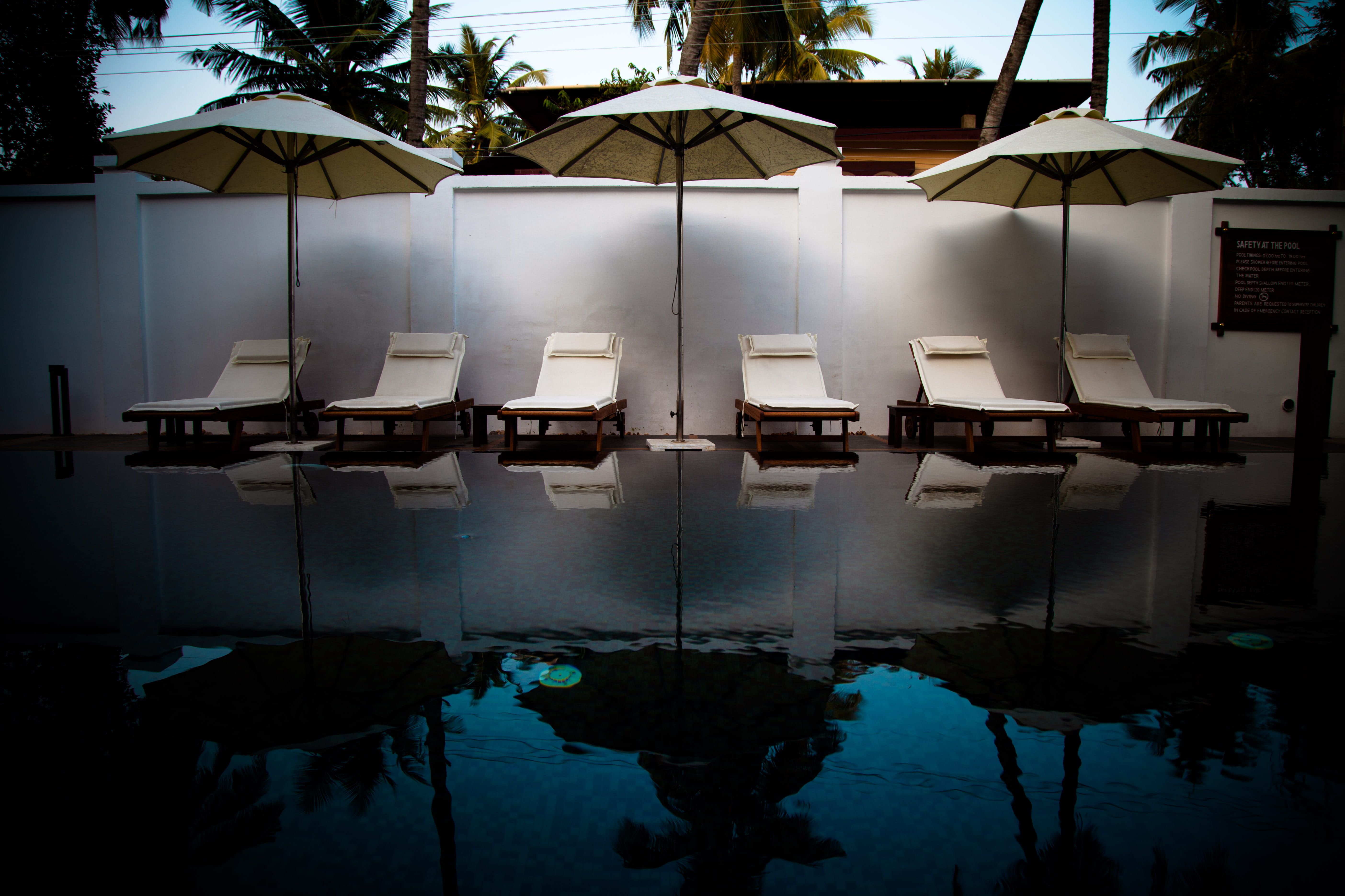 swimming pool, absence, side by side, cochin, lighting equipment, outdoors, building exterior, 5K, building, chair, reflection, electric lamp, no people, HD Wallpaper