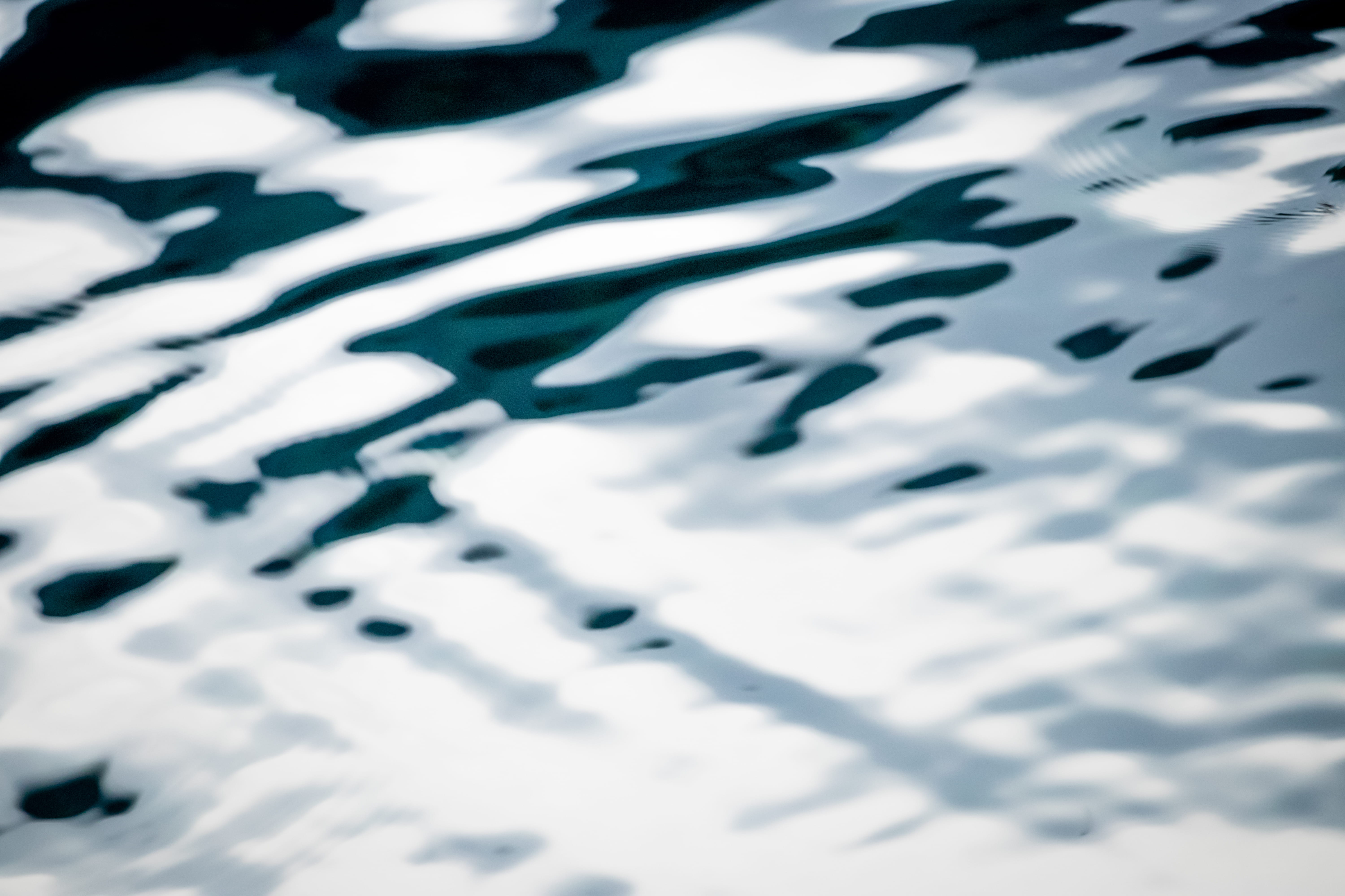 out of focus, snow, white color, nature, winter, soft, backgrounds, reflect, kandergrund, pond, blausee, close-up, lake, blurry, no people, ripple, sunlight, HD Wallpaper