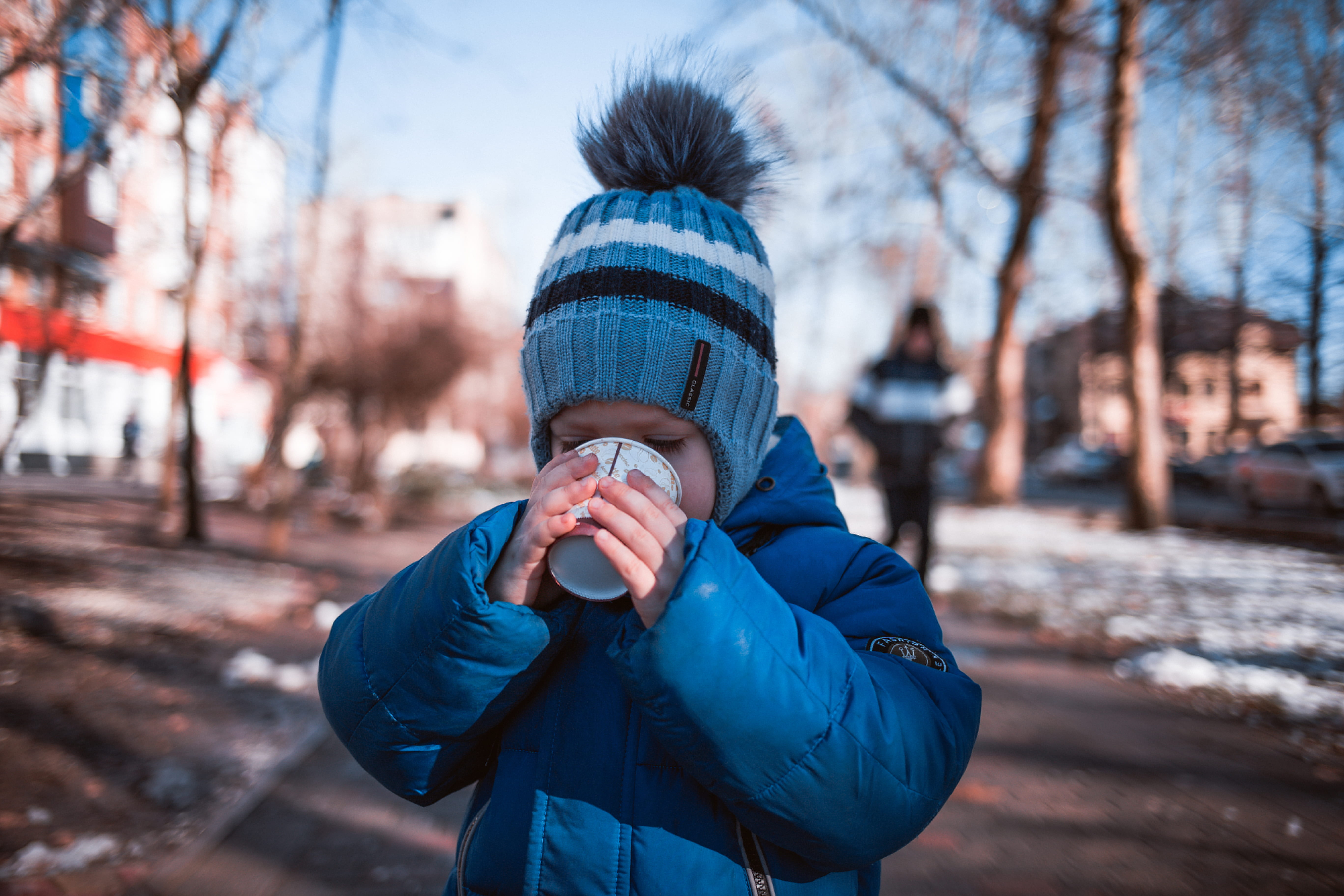 5K, leisure activity, beverage, boy, apparel, hood, front view, bonnet, drinking, obscured face, coat, focus on foreground, white, cup, human, lifestyles, HD Wallpaper