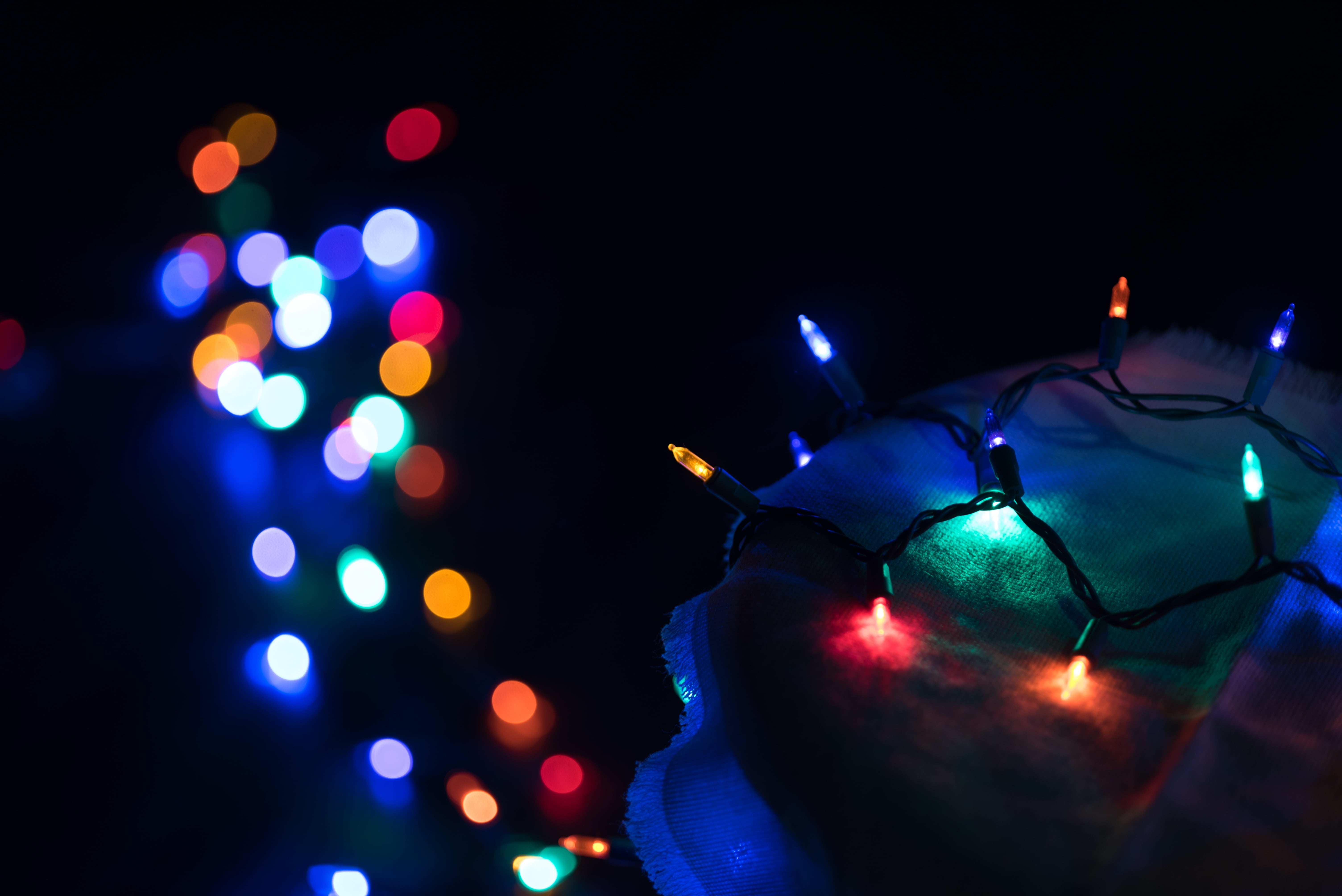 colorful, black background, red, 5K, photo, closed, night, dark, string, christmas tree, christmas, glowing, illuminated, lights, purple, close-up, bar, HD Wallpaper