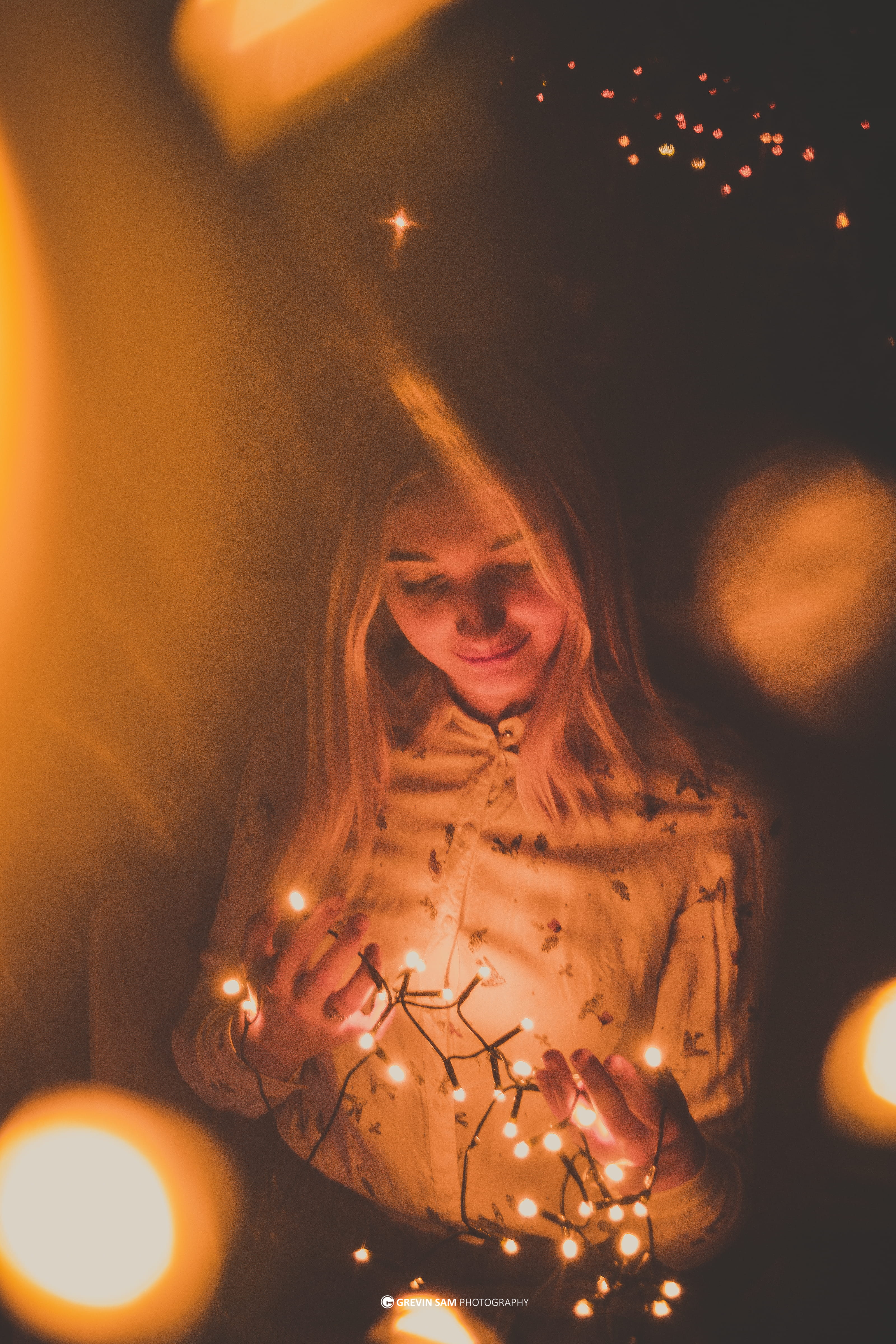 top, lighted, string lights, low, celebration, colors, christmas lights, wear, electricity, holding, women, hairstyle, female, photoshoot, indoors, dark, Phone HD Wallpaper
