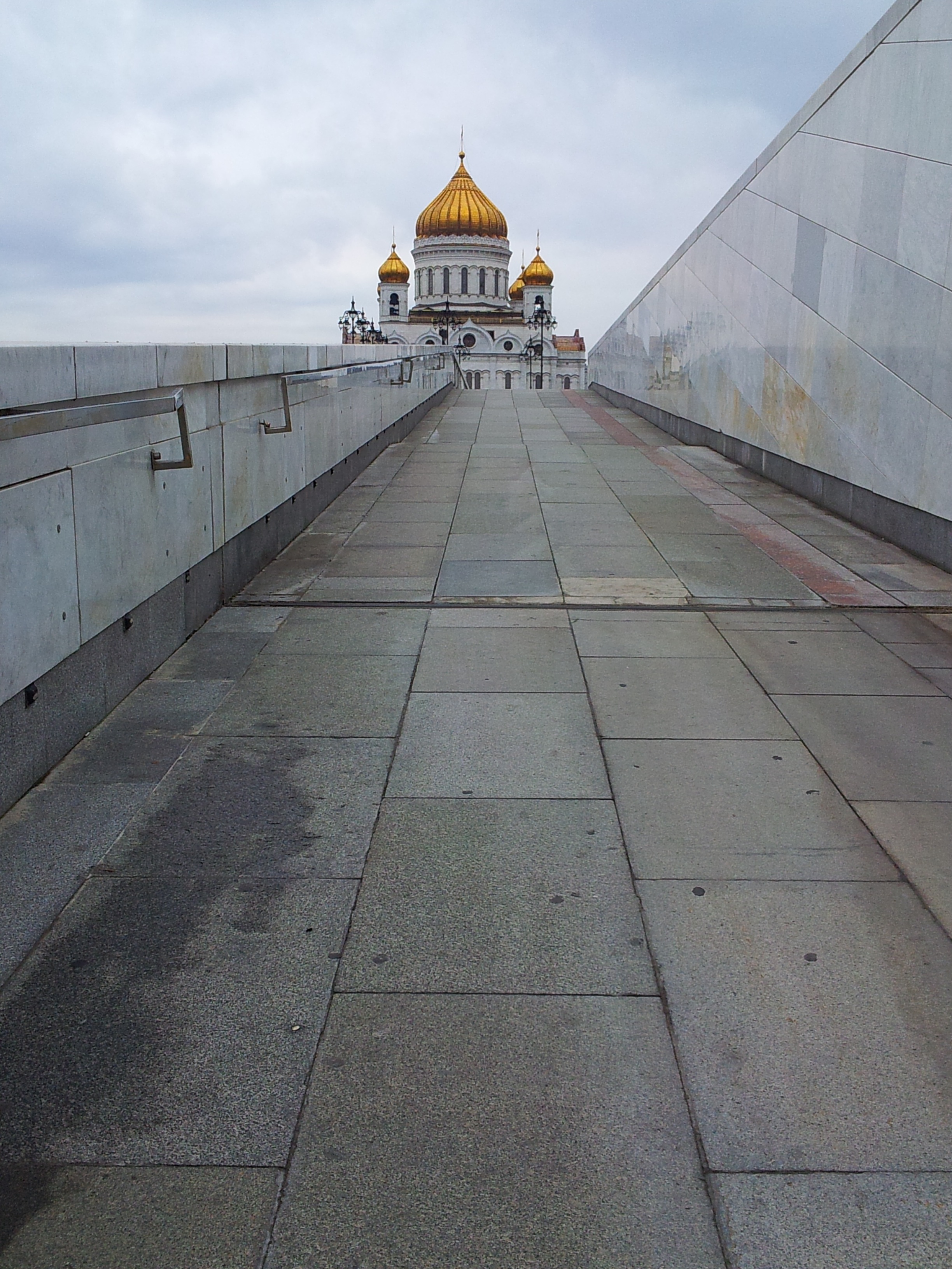 travel destinations, famous Place, no people, road, church, dome, travel, building exterior, history, spirituality, day, built structure, cloud - sky, moscow, Phone HD Wallpaper