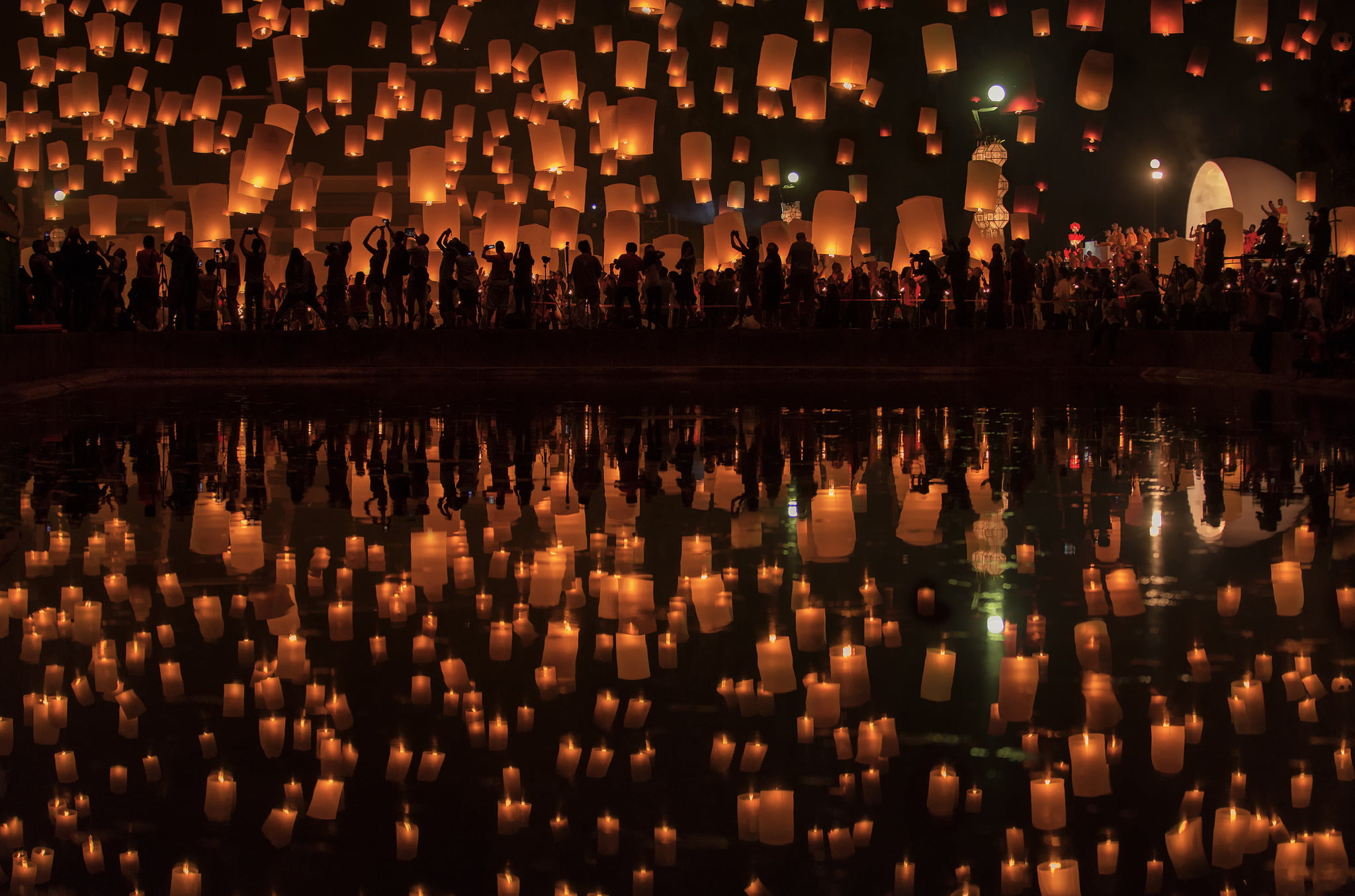 lot, krathong, 1080P, praying, nightlife, nature, architecture, belief, building, holiday, water, lamps, people, built structure, real people, building exterior, HD Wallpaper