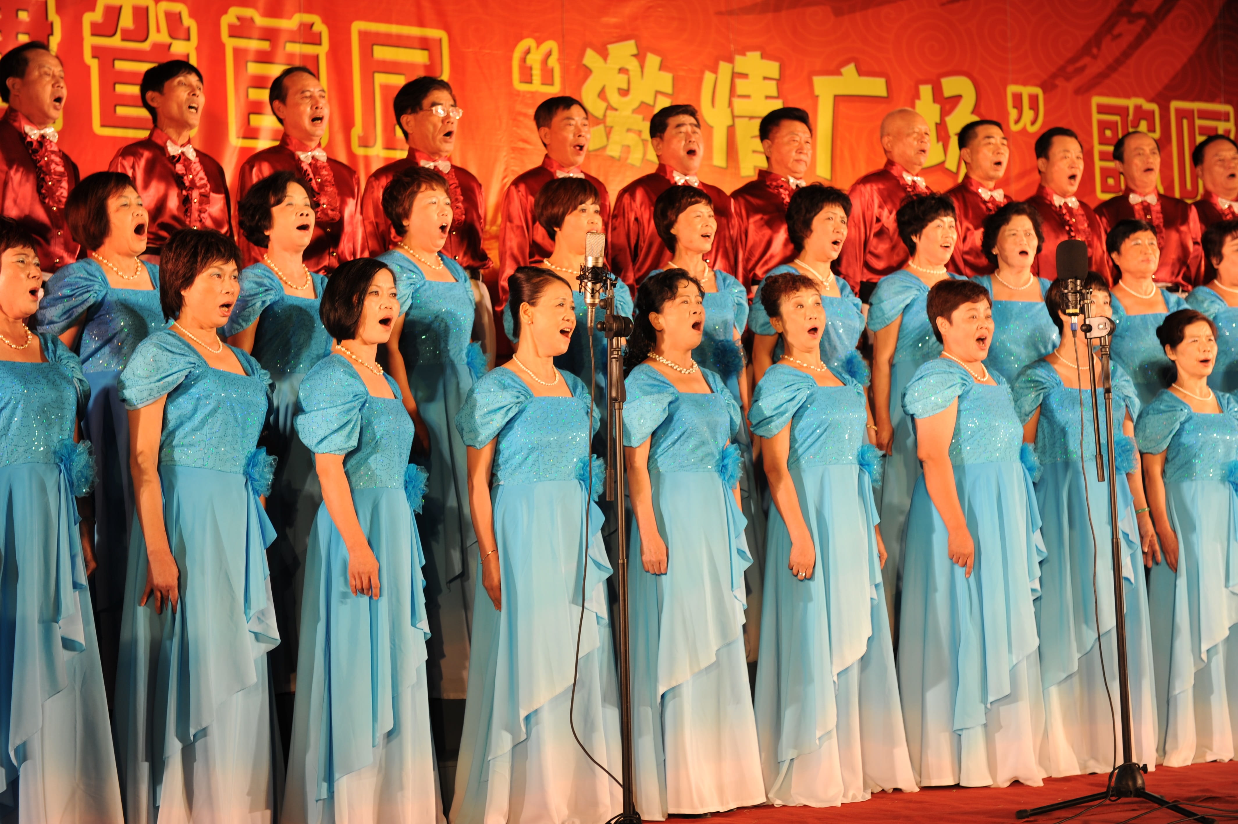 large group of people, old age, lifestyles, square, 4K, uniform, women, red song, in a row, indoors, clothing, group of people, chorus, male likeness, HD Wallpaper