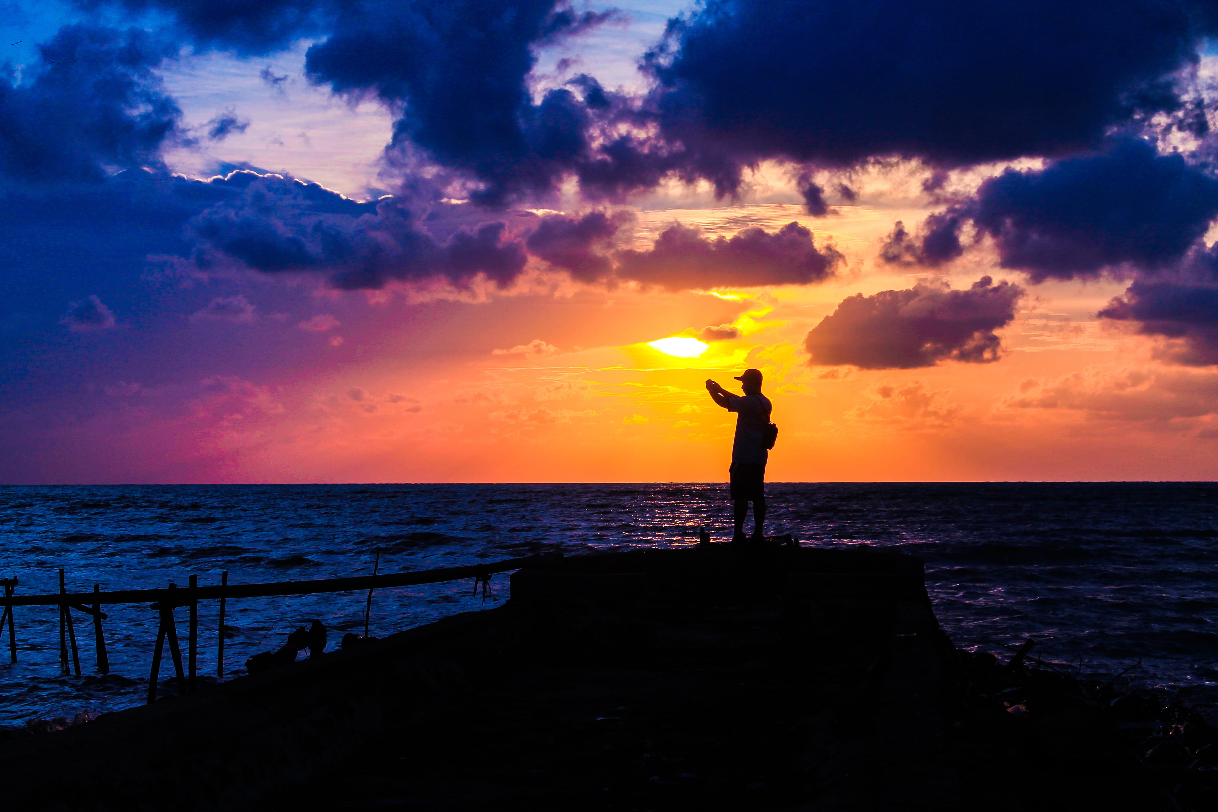 horizon over water, beach, radiant, leisure activity, photo, sky, beauty in nature, black shadow, water, 4K, scenics - nature, standing, human arm, the sea, HD Wallpaper