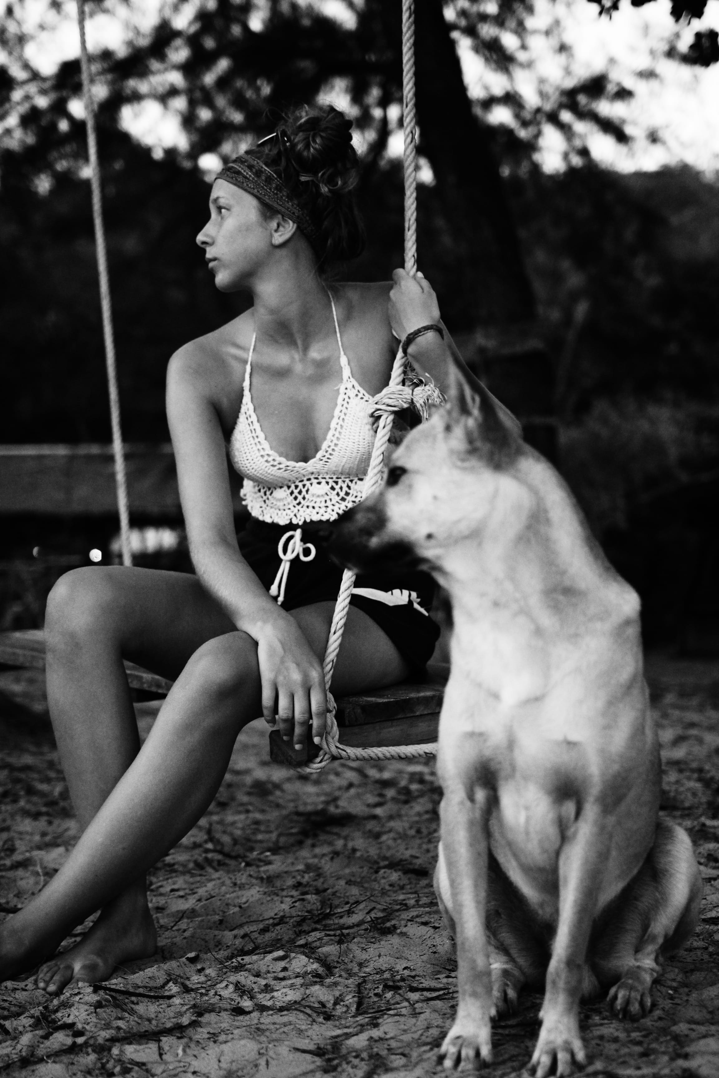 swing, friends, sitting, woman, pets, full length, animal, krong preah sihanouk, canine, one animal, looking, one person, young adult, leisure activity, Phone HD Wallpaper