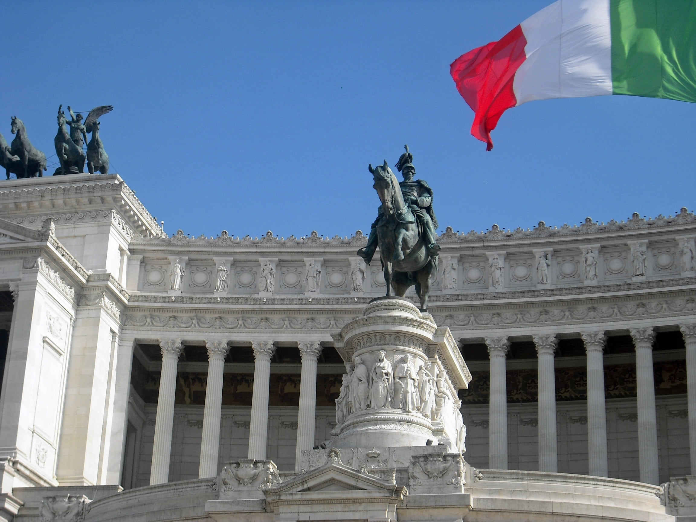 sky, flag, horseman, rome, soldier, empire, outdoors, europe, travel, no people, patriotism, built structure, representation, government, architectural column, HD Wallpaper