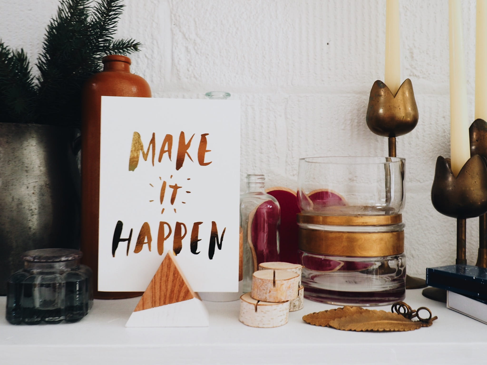 container, household equipment, glass, cutting board, gold, make it happen, communication, 1080P, united states, table, food and drink, wall - building feature, HD Wallpaper