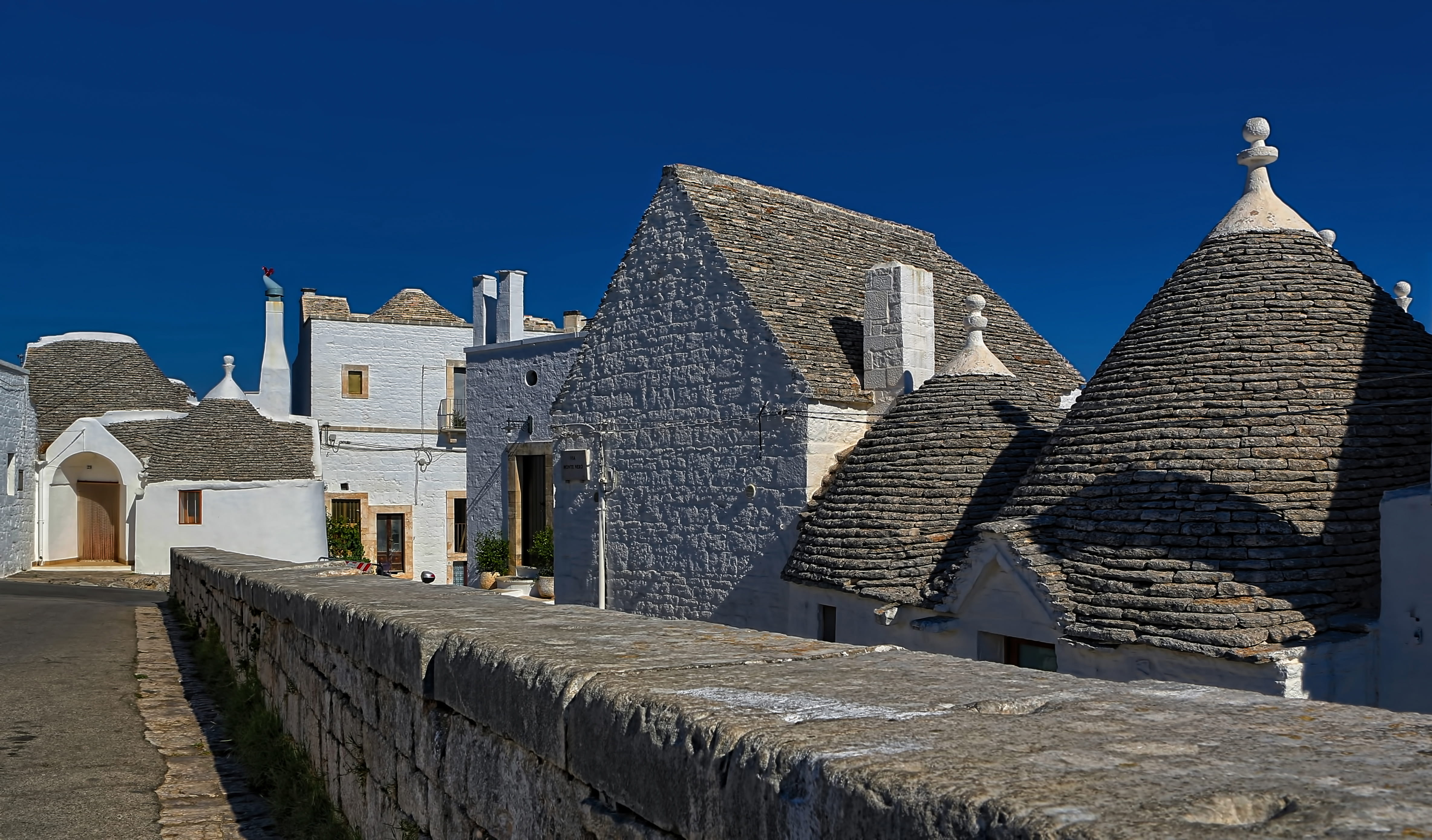 architecture, bari, the past, built structure, place of worship, chimenea, outdoors, apulia, clear sky, town, italy, history, trulli, door, heritage, sunny, HD Wallpaper