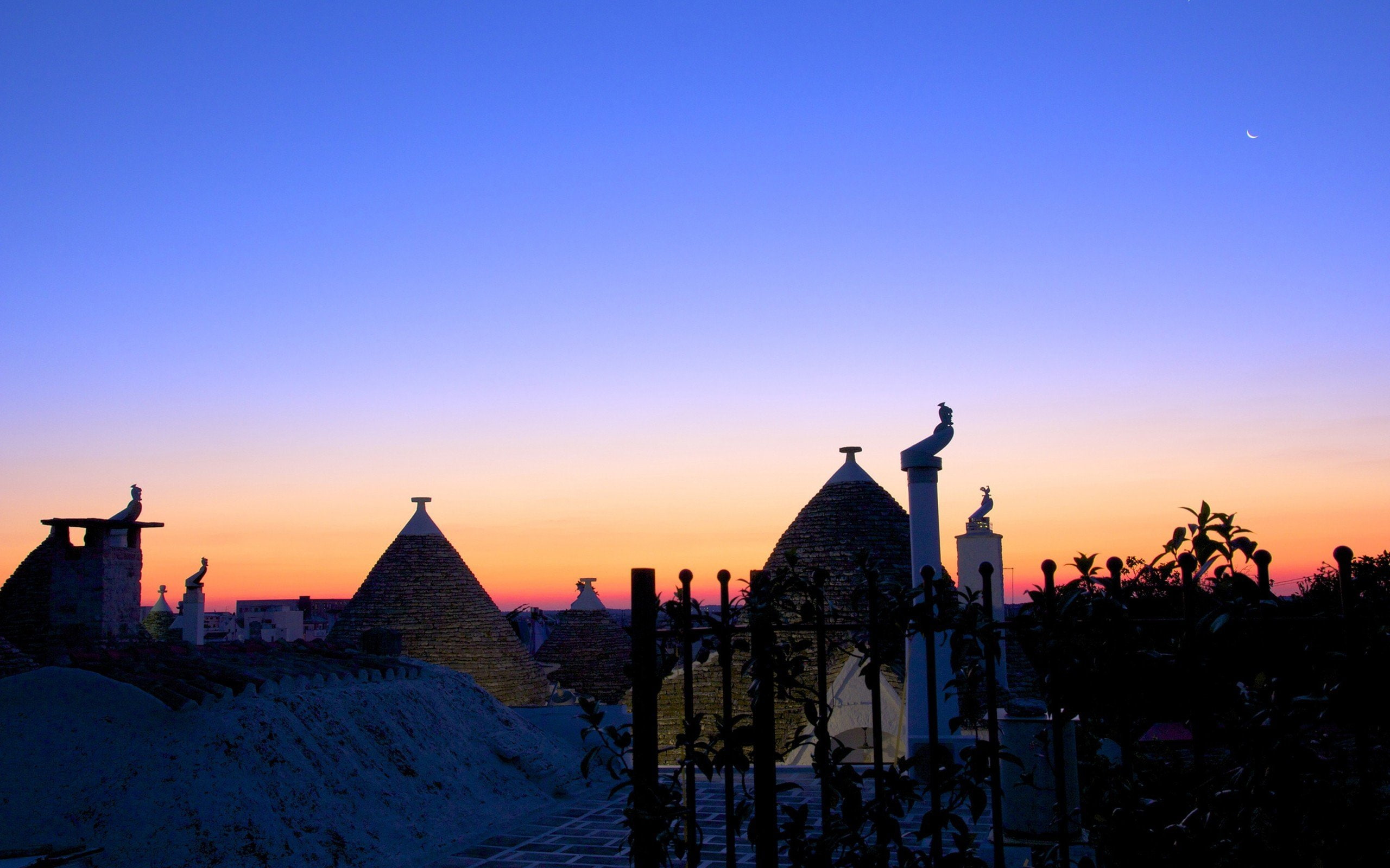 Italy, Cityscape, Moon, sunlight, 2K, Alberobello, HD Wallpaper