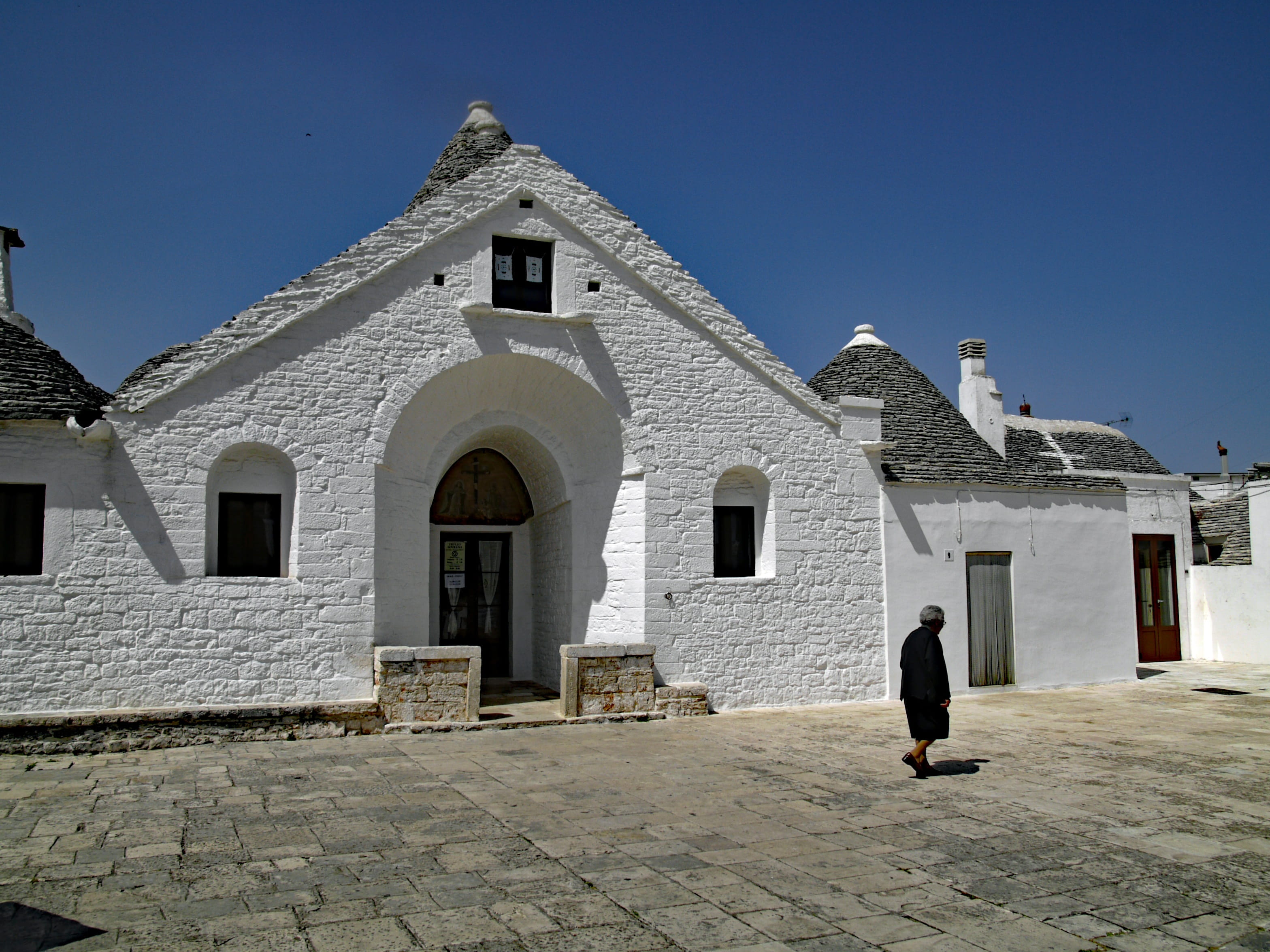 nature, travel, building exterior, sky, place of worship, italy, building, belief, 2K, arch, spirituality, built structure, architecture, outdoors, puglia, HD Wallpaper