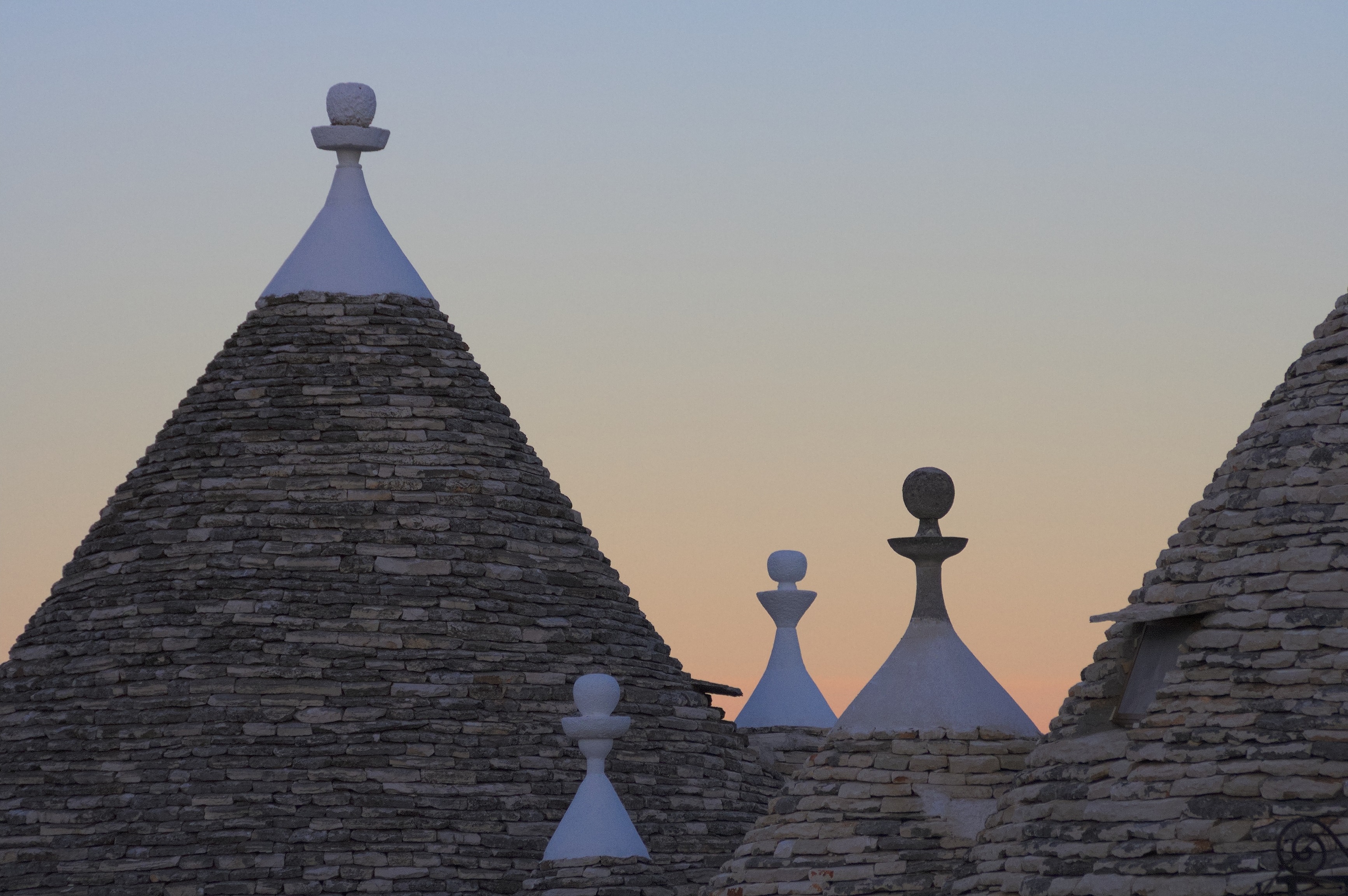 low angle view, clear sky, 2K, history, spirituality, trulli, travel destinations, italy, building, outdoors, religion, puglia, sunlight, travel, alberobello, HD Wallpaper