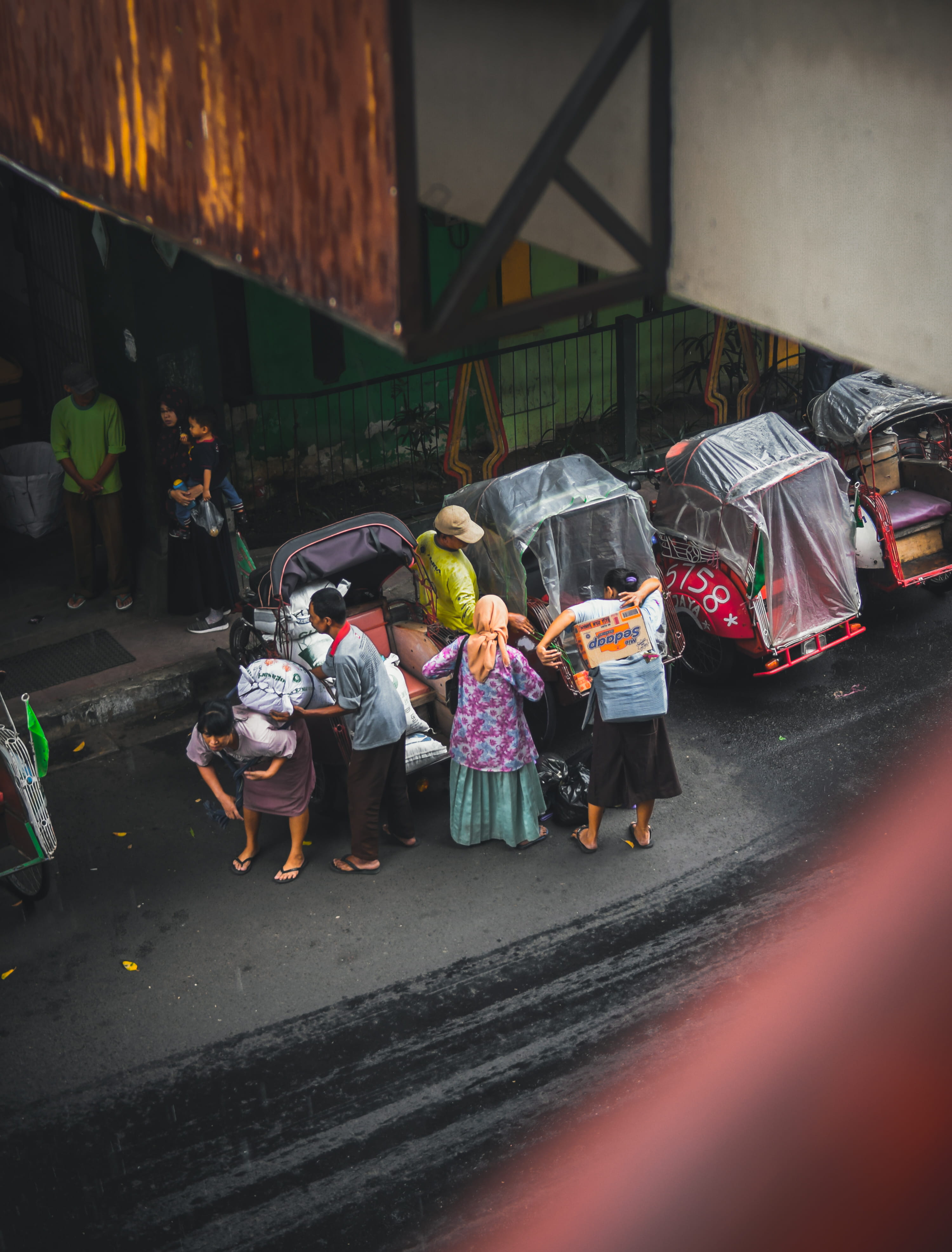 lifestyles, bazaar, women, adult, asphalt, child, apparel, childhood, shop, person, men, clothing, females, human, automobile, tarmac, city, 4K, tire, Phone HD Wallpaper