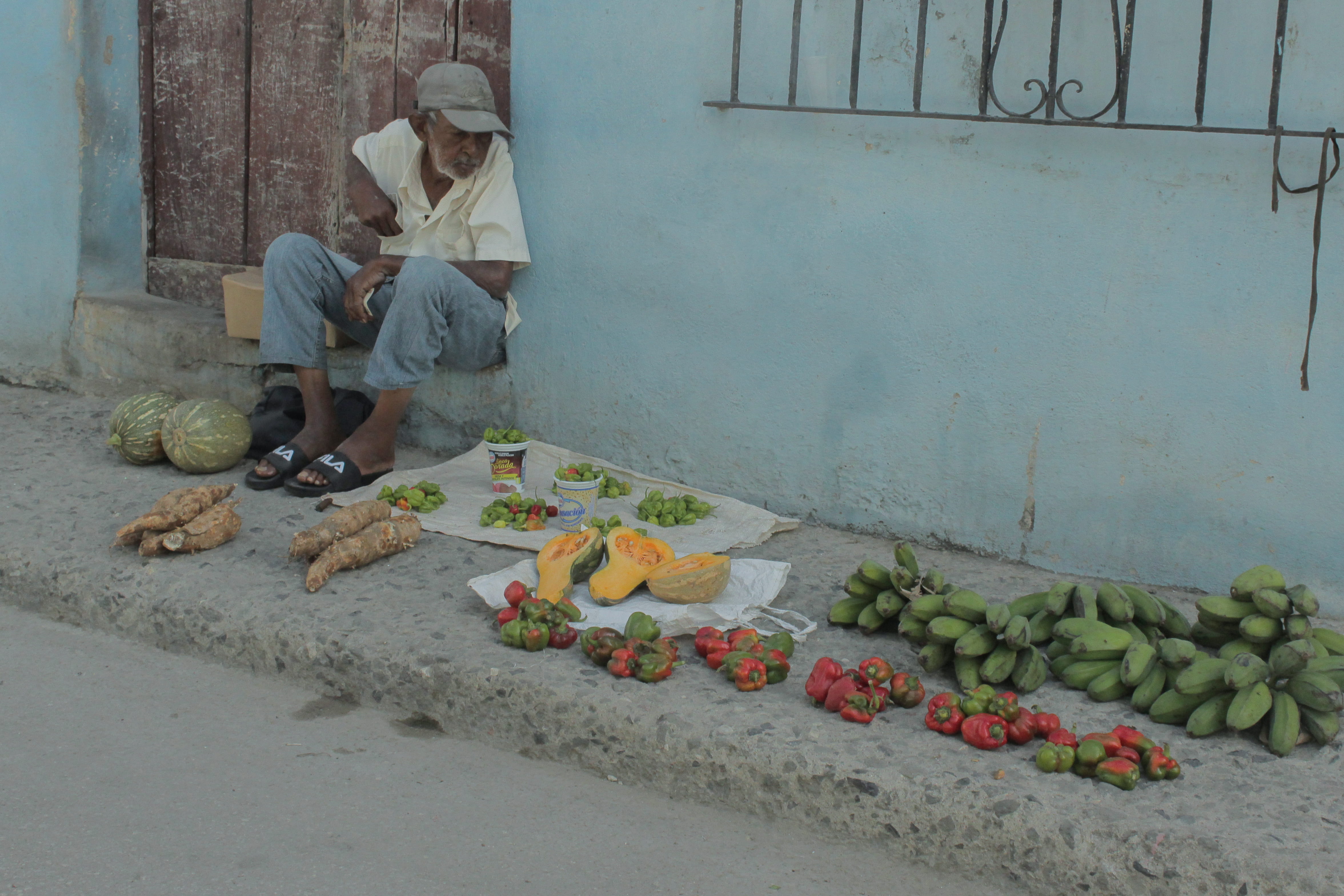 4K, food and drink, wellbeing, plant, women, cuba, footwear, adult, person, clothing, street, shop, vegetable, men, abundance, full length, retail, camaguey, HD Wallpaper