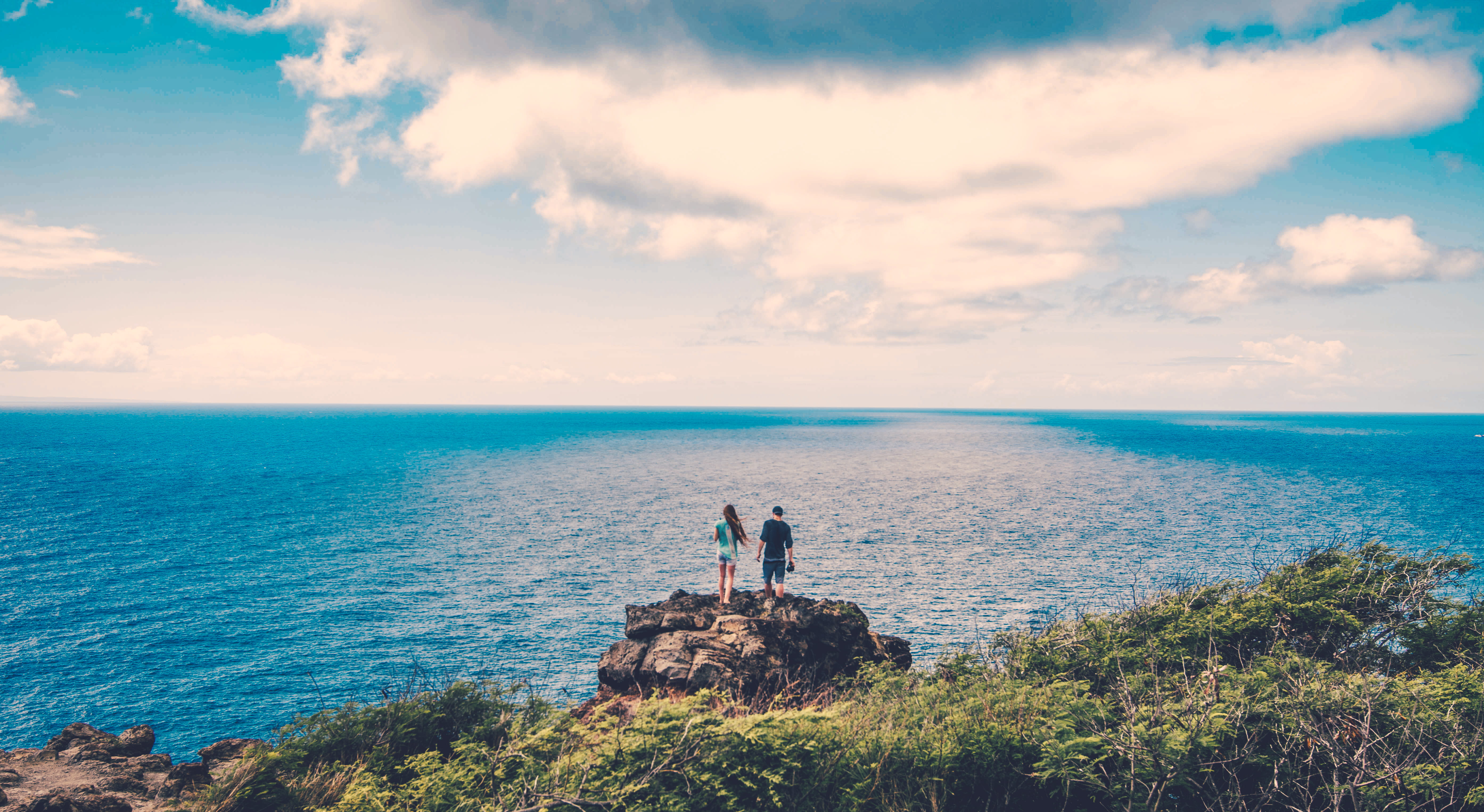 lifestyles, 5K, land, ocean, woman, man, blue, real people, standing, lake, green, horizon, cloud, body, couple - relationship, couple, tranquility, people, HD Wallpaper