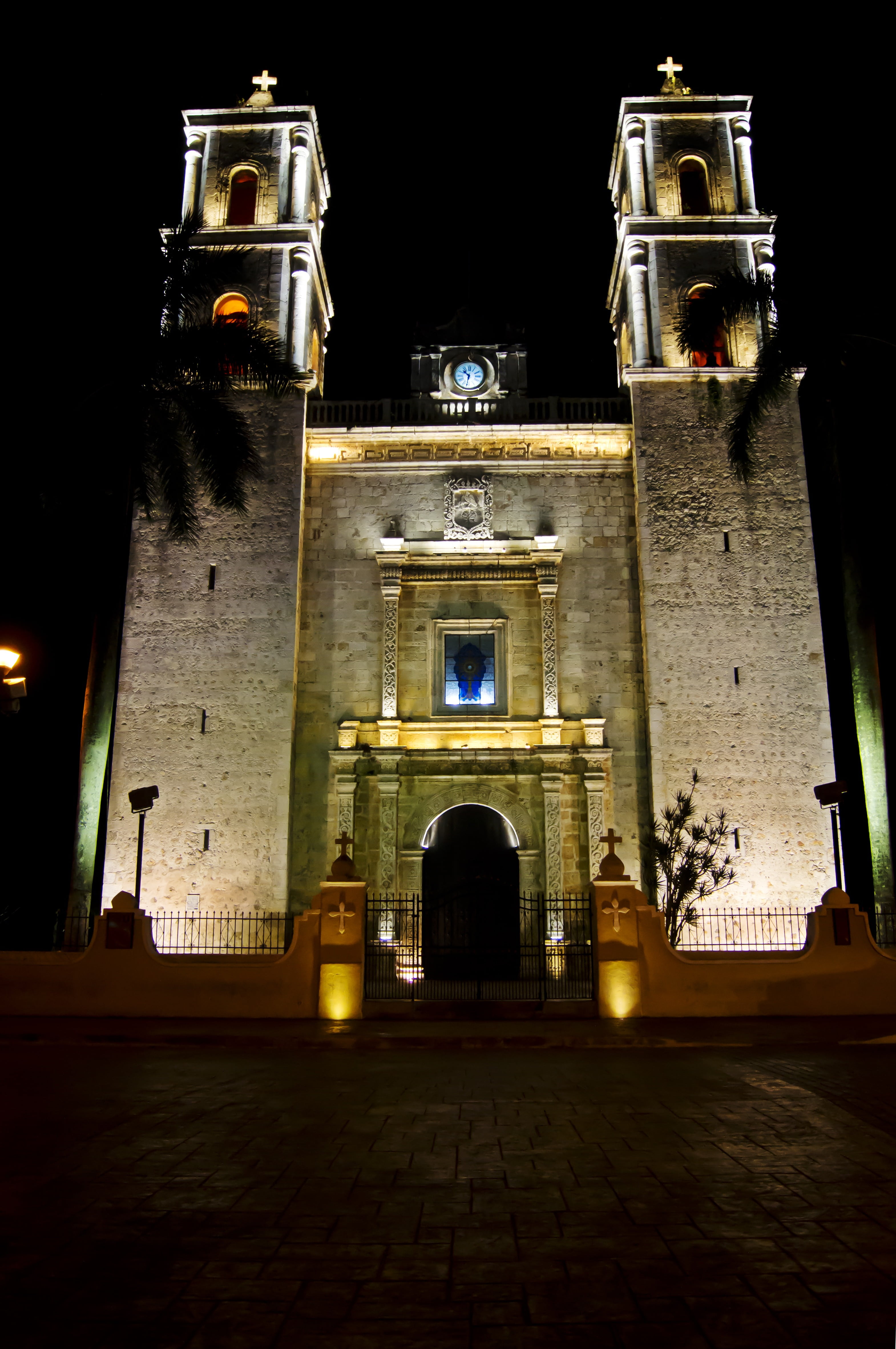 church, entrance, valladolid, belief, illuminated, architecture, the past, cathedral, outdoors, built structure, famous Place, europe, incidental people, Phone HD Wallpaper