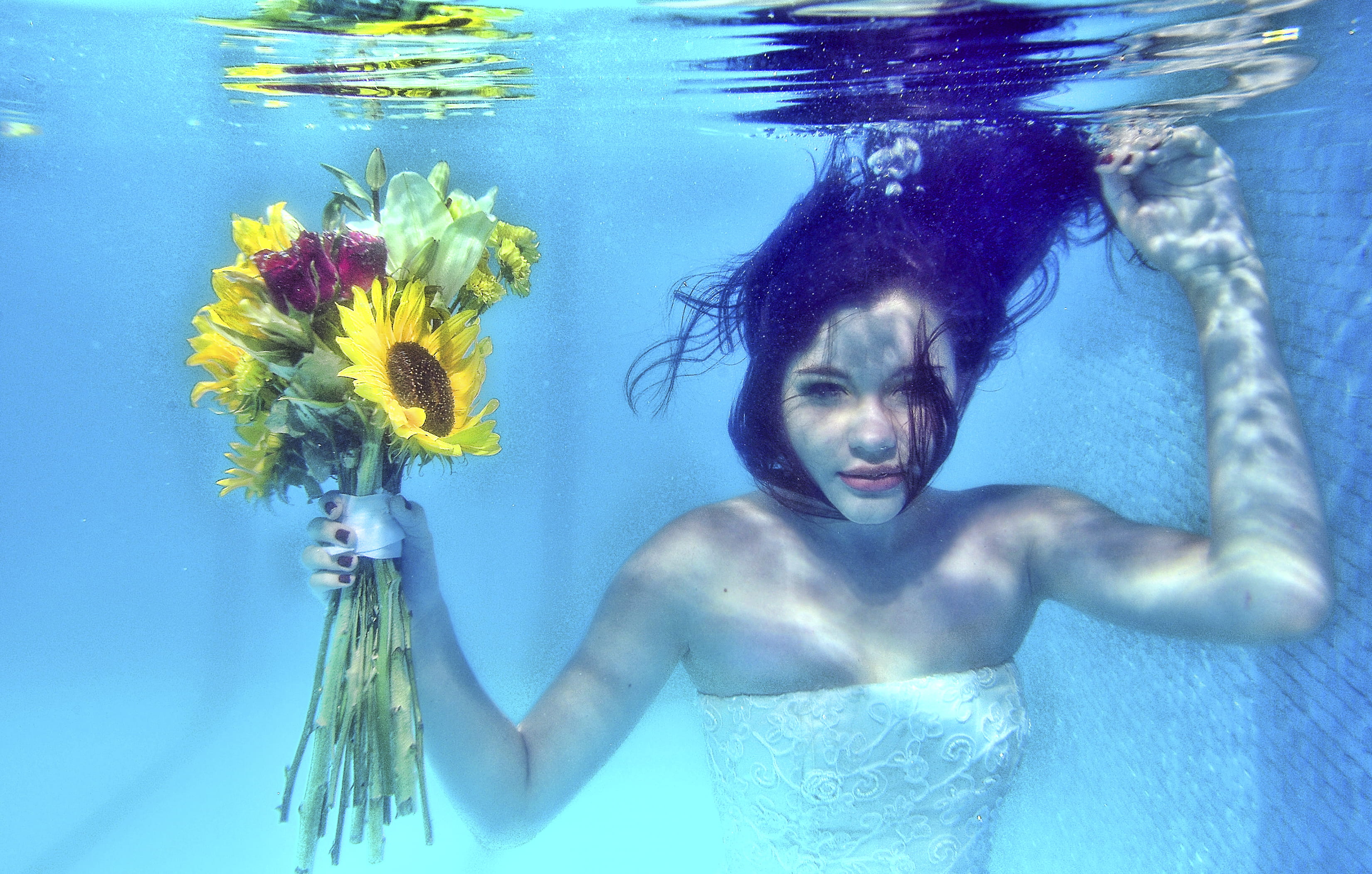 flower head, nature, guadalajara, swimming pool, agua, portrait, bride, flowers, mexico, shirtless, debajodelagua, marine, fergomez, water, ramodeflores, HD Wallpaper