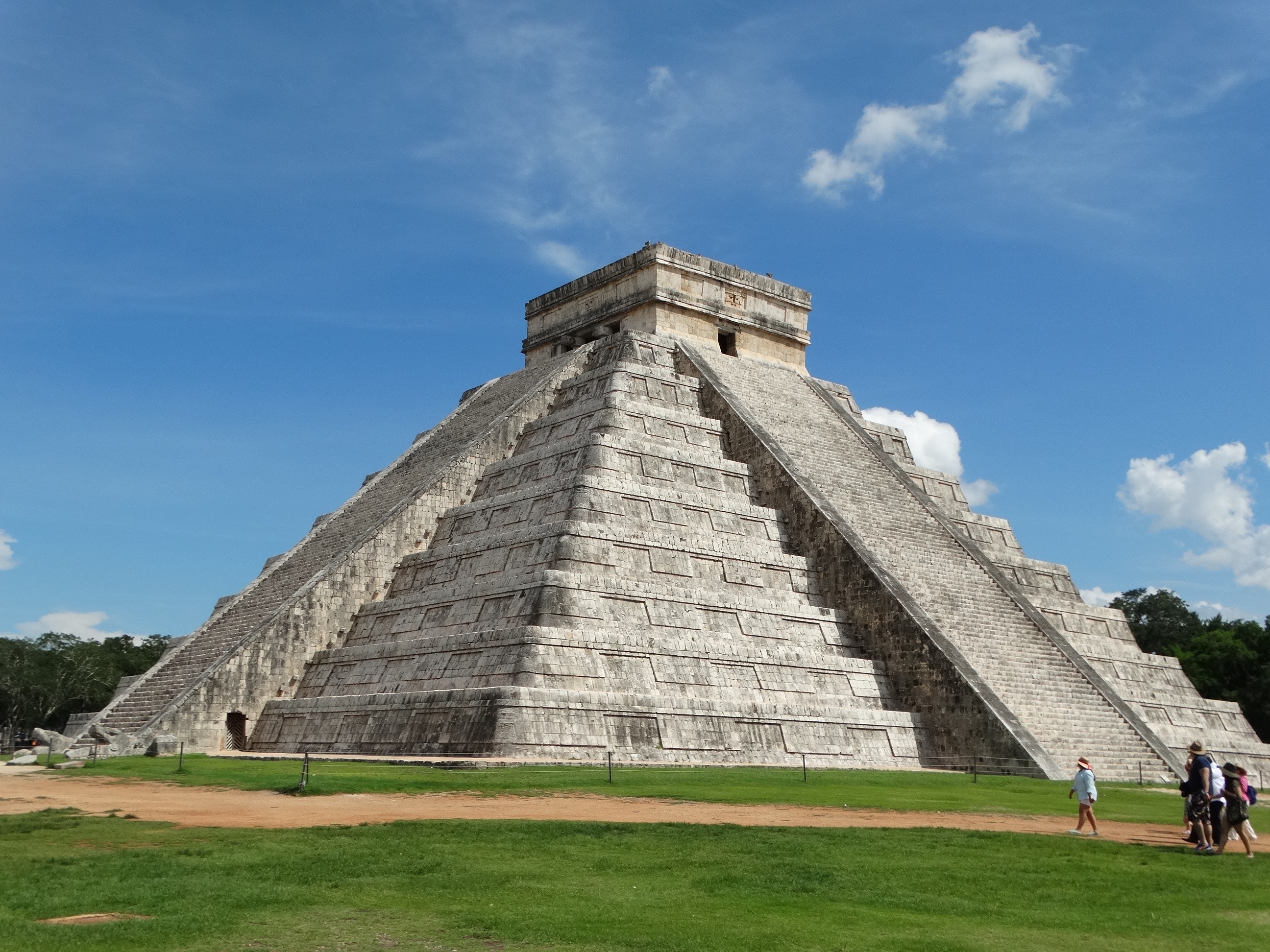 archaeology, tourism, place of worship, 2K, grass, architecture, pyramid, cloud - sky, history, travel destinations, chichenitza, sky, mexico, old ruin, HD Wallpaper