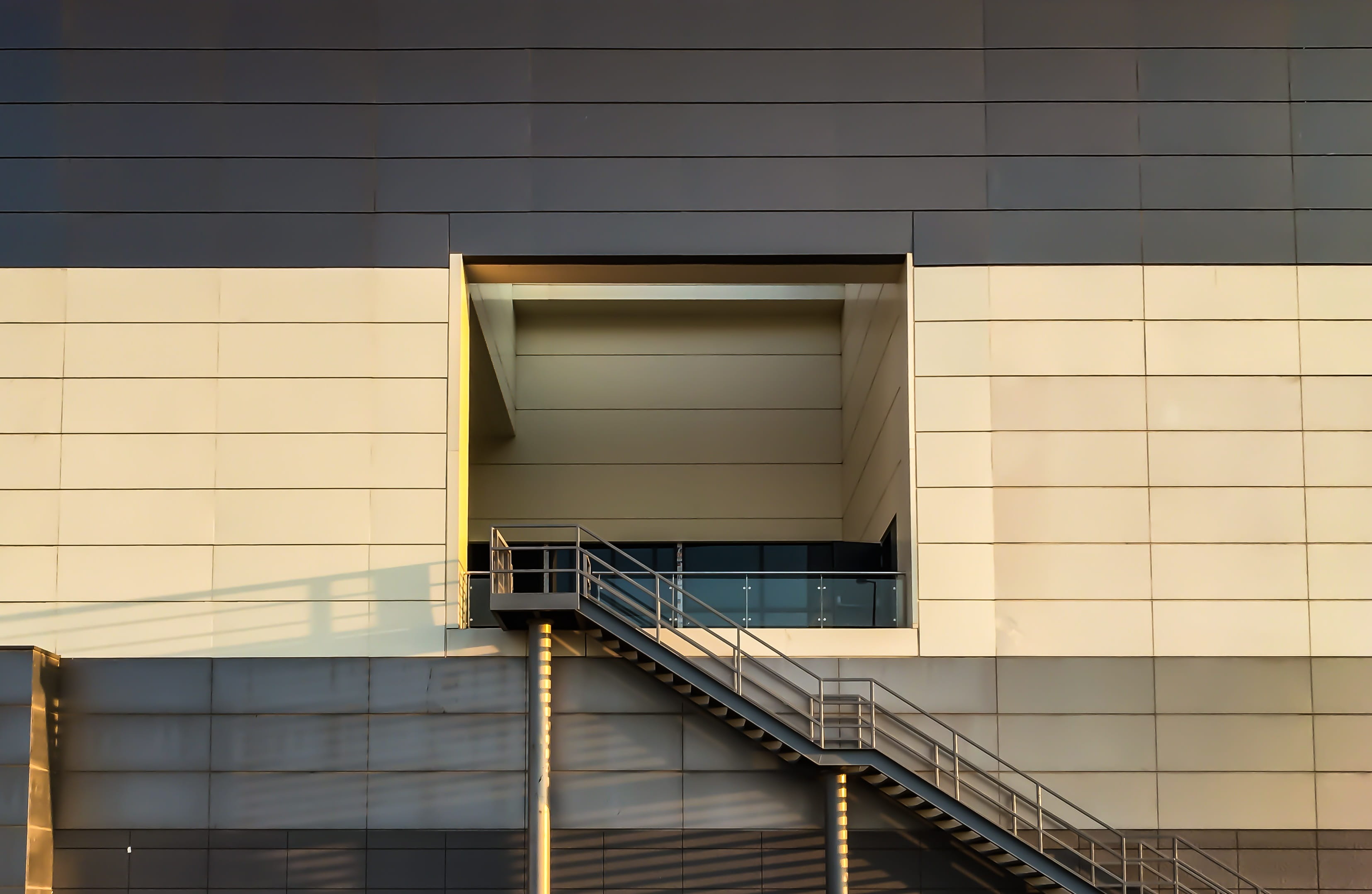 low angle view, no people, 2K, nature, outdoors, reflection, railing, design, shadow, staircase, glass - material, pattern, architecture, building exterior, HD Wallpaper