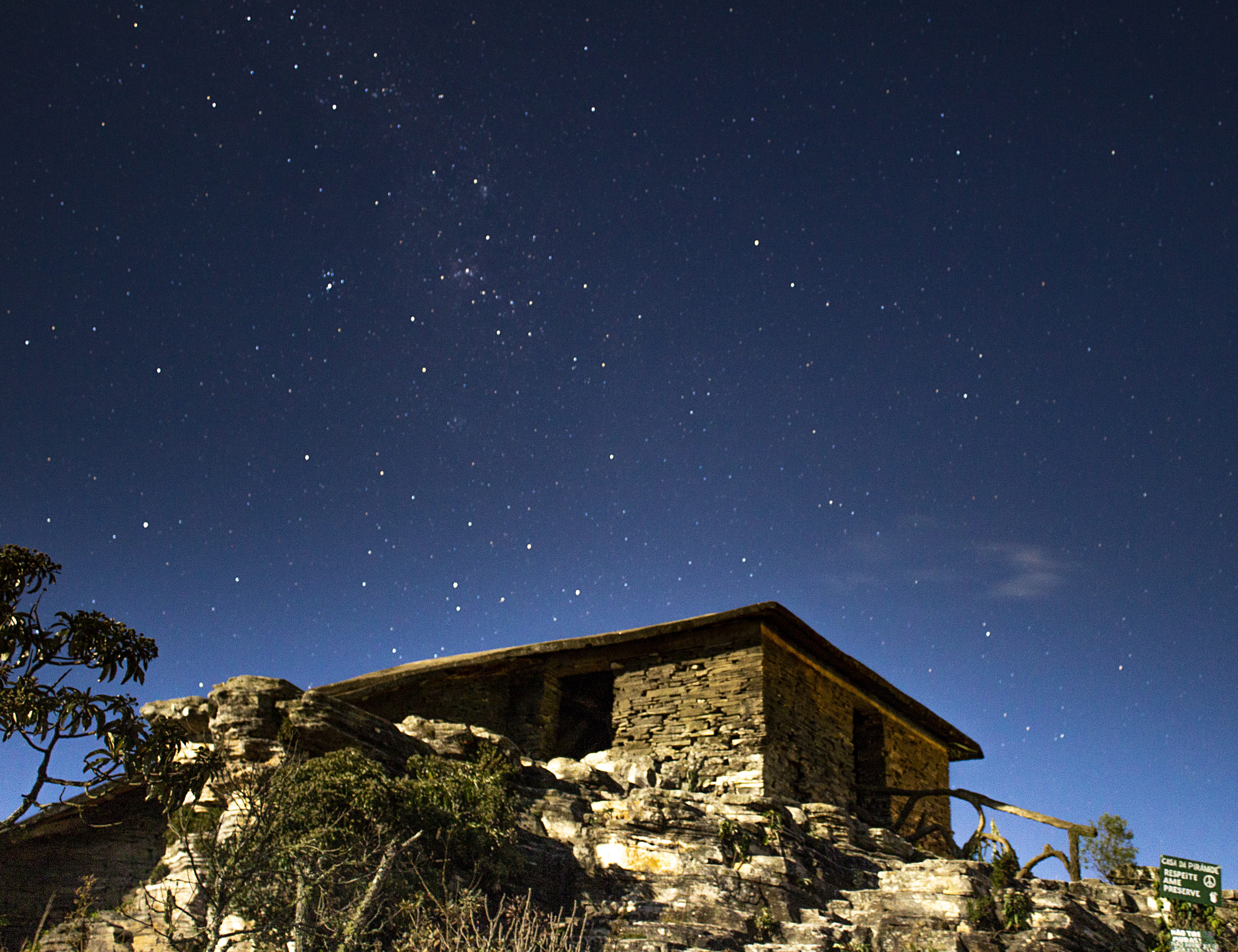 shack, brown, night time, pirâmide, star - space, explore, scenics - nature, hut, white, house, 4K, night sky photography, outdoors, starry sky, nature, HD Wallpaper