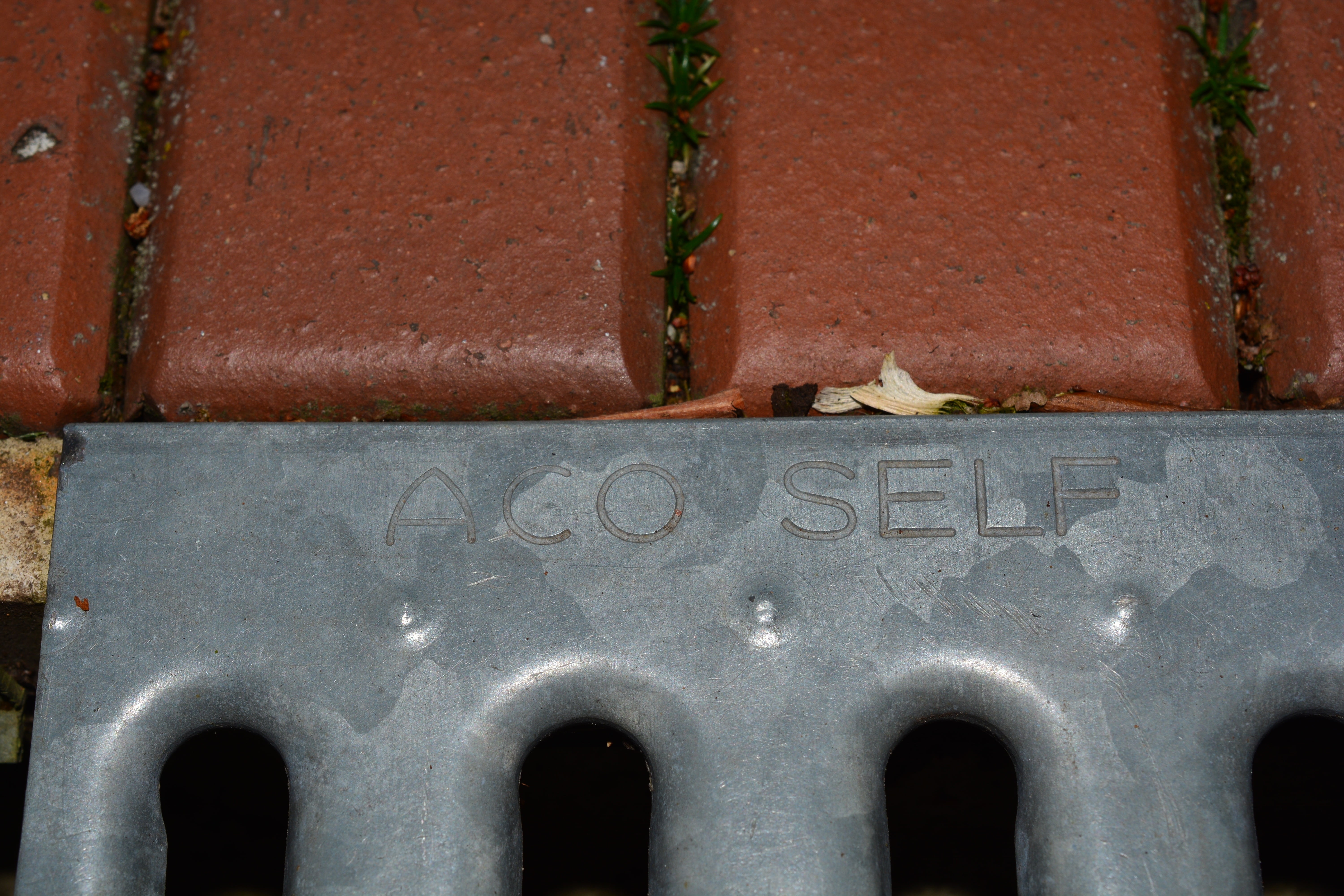 built structure, communication, architecture, day, wet, grid, obsolete, trace, weathered, sewage system, wall - building feature, brick, pattern, nature, HD Wallpaper