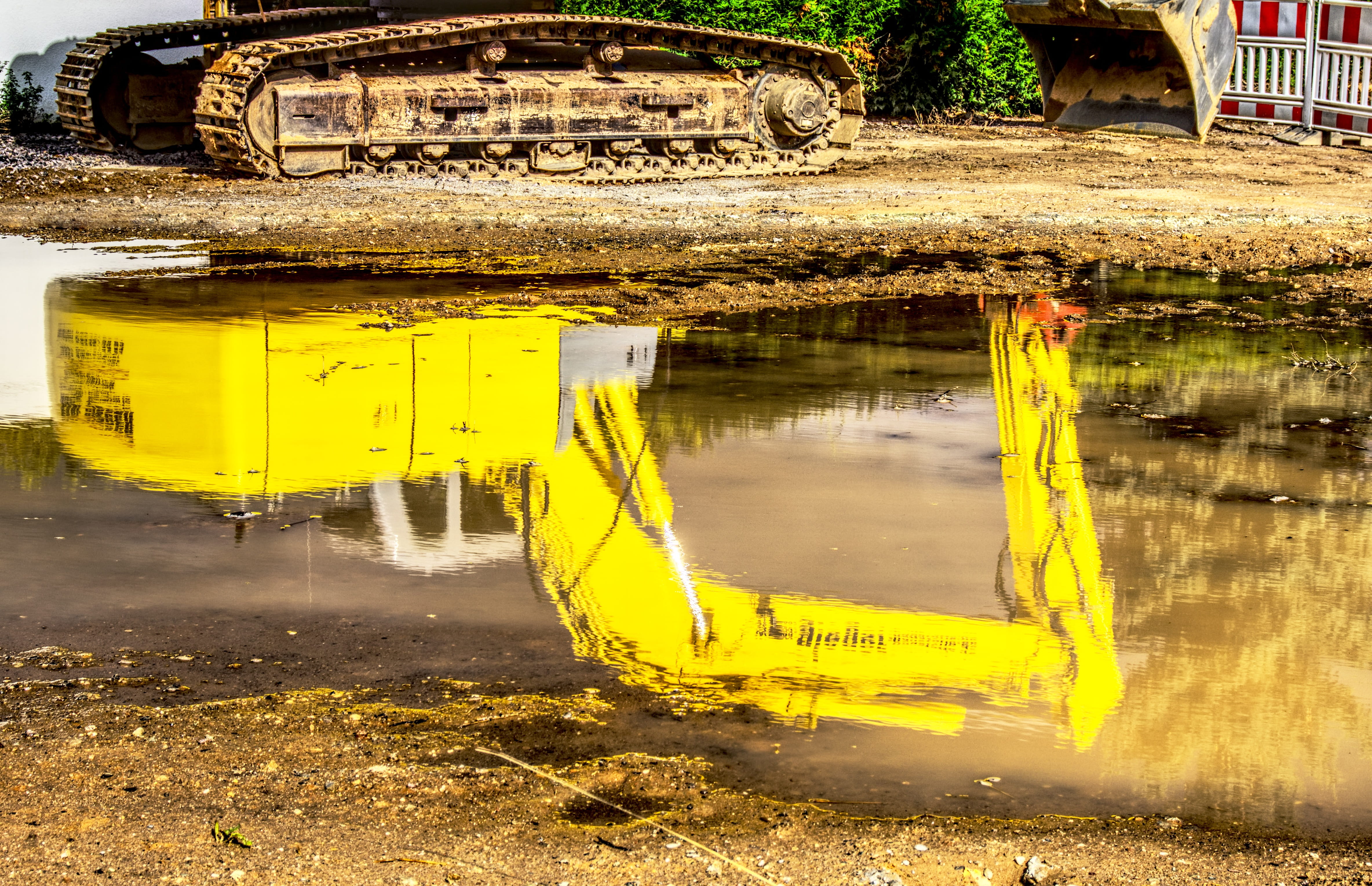 reflection, mud, high dynamic range, lake, built structure, city, no people, 4K, hdr, architecture, excavators, site, puddle, nature, waterfront, rainwater, HD Wallpaper