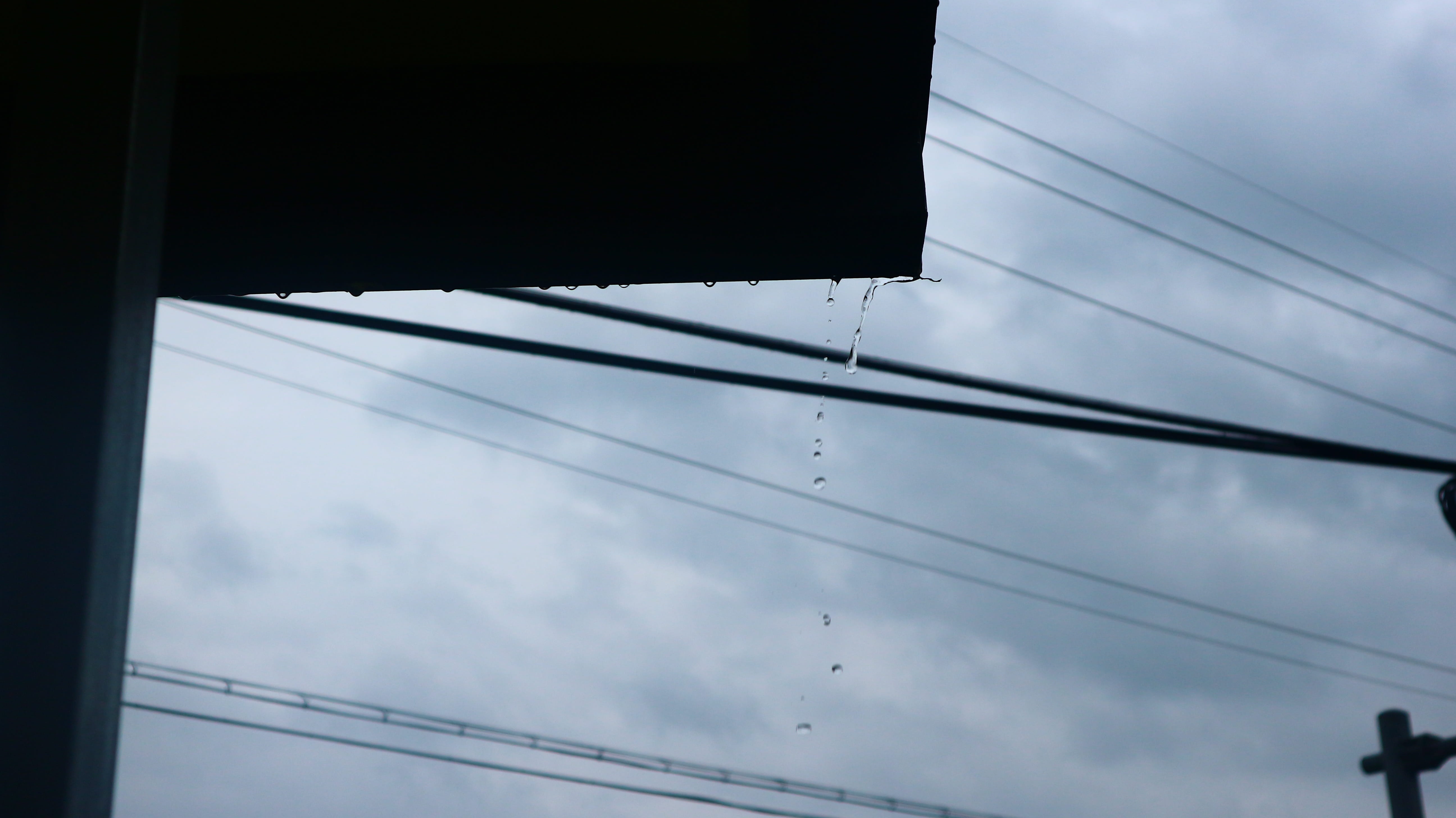 directly below, rainwater, electricity, nature, non, sky, window, connection, complexity, built structure, cable, technology, eaves, trickle, cloud - sky, HD Wallpaper