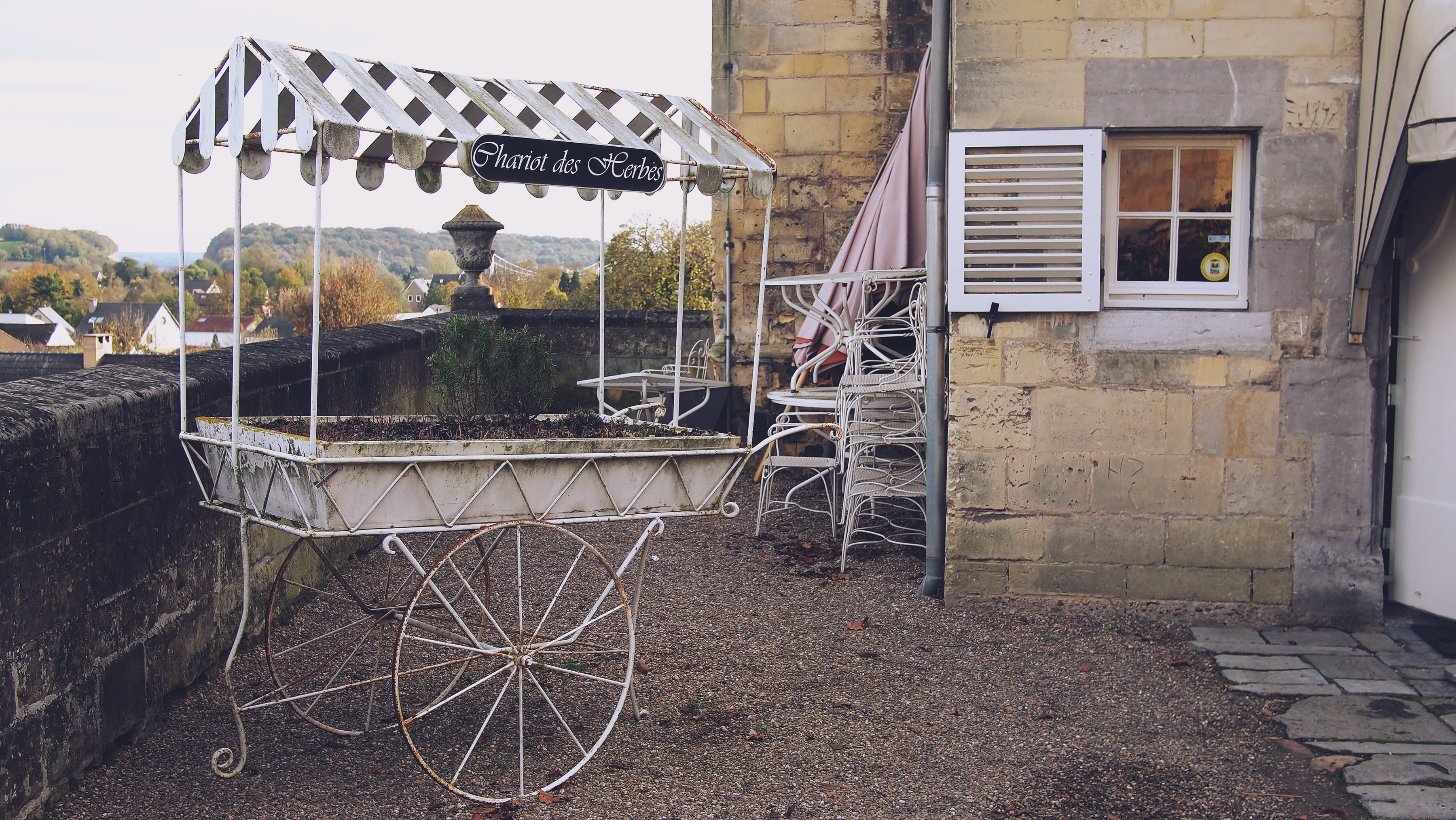 outdoors, day, plants, vintage, cart, 2K, building exterior, soil, text, chariot, architecture, residential district, building, table, window, no people, HD Wallpaper