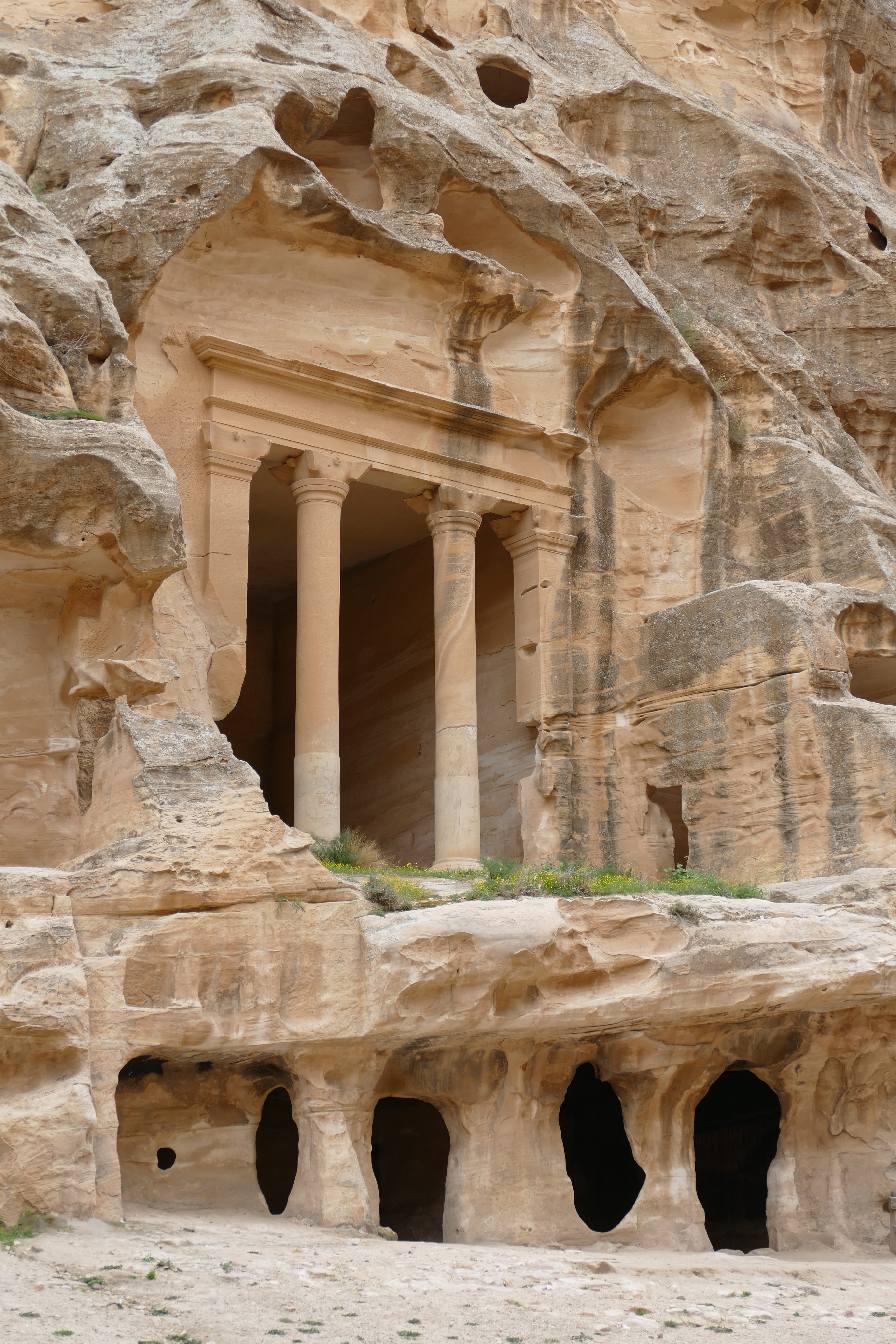 antique, old, 5K, jordan, low angle view, building, unesco, day, grave, rock, tourism, temple, historically, architectural column, ancient, the past, no people, Phone HD Wallpaper