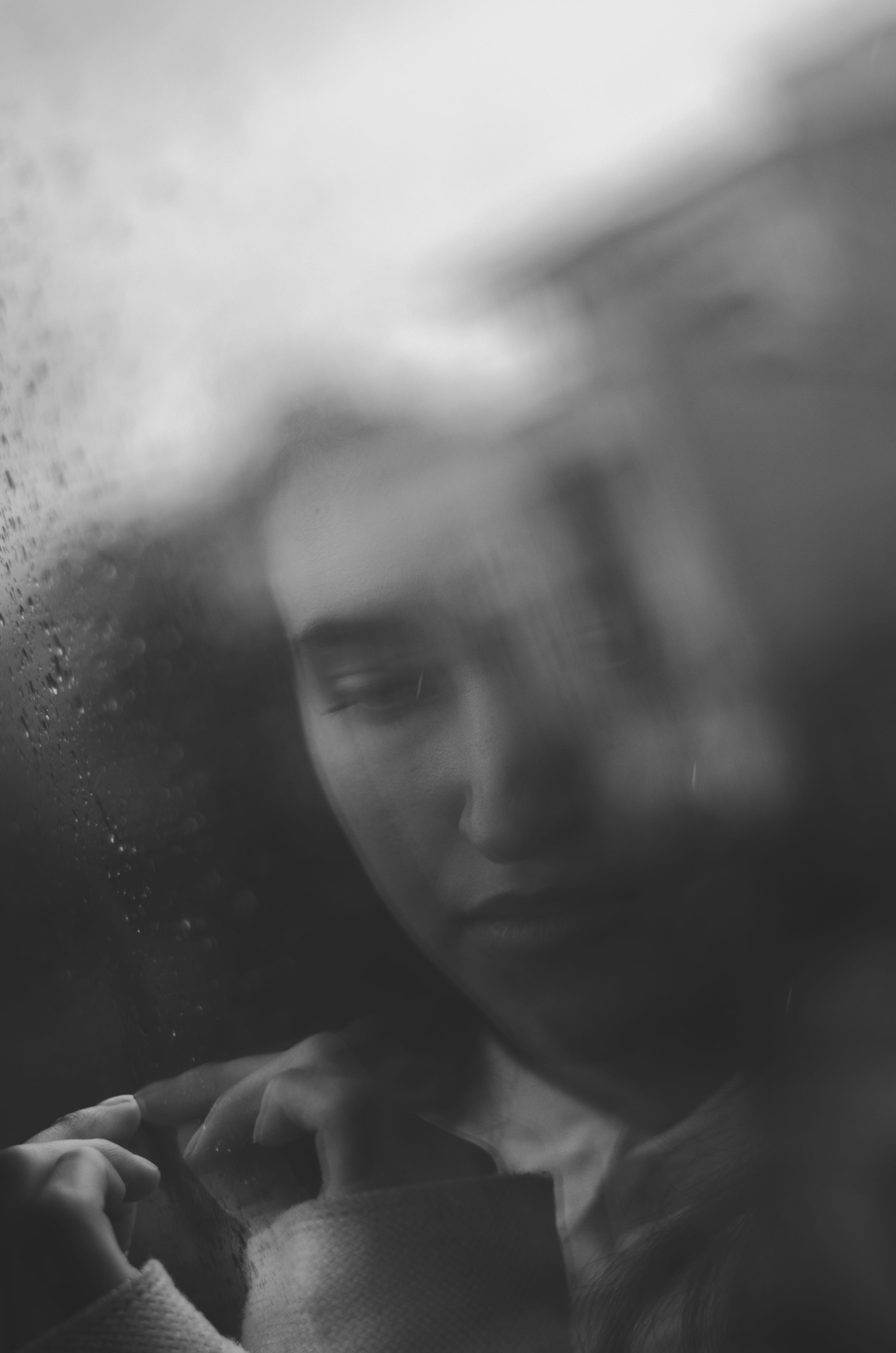 portrait, person, innocence, reflection, indoors, looking, woman, car, greyscale, cold, contemplation, libya, black and white, winter, human, day, real people, Phone HD Wallpaper