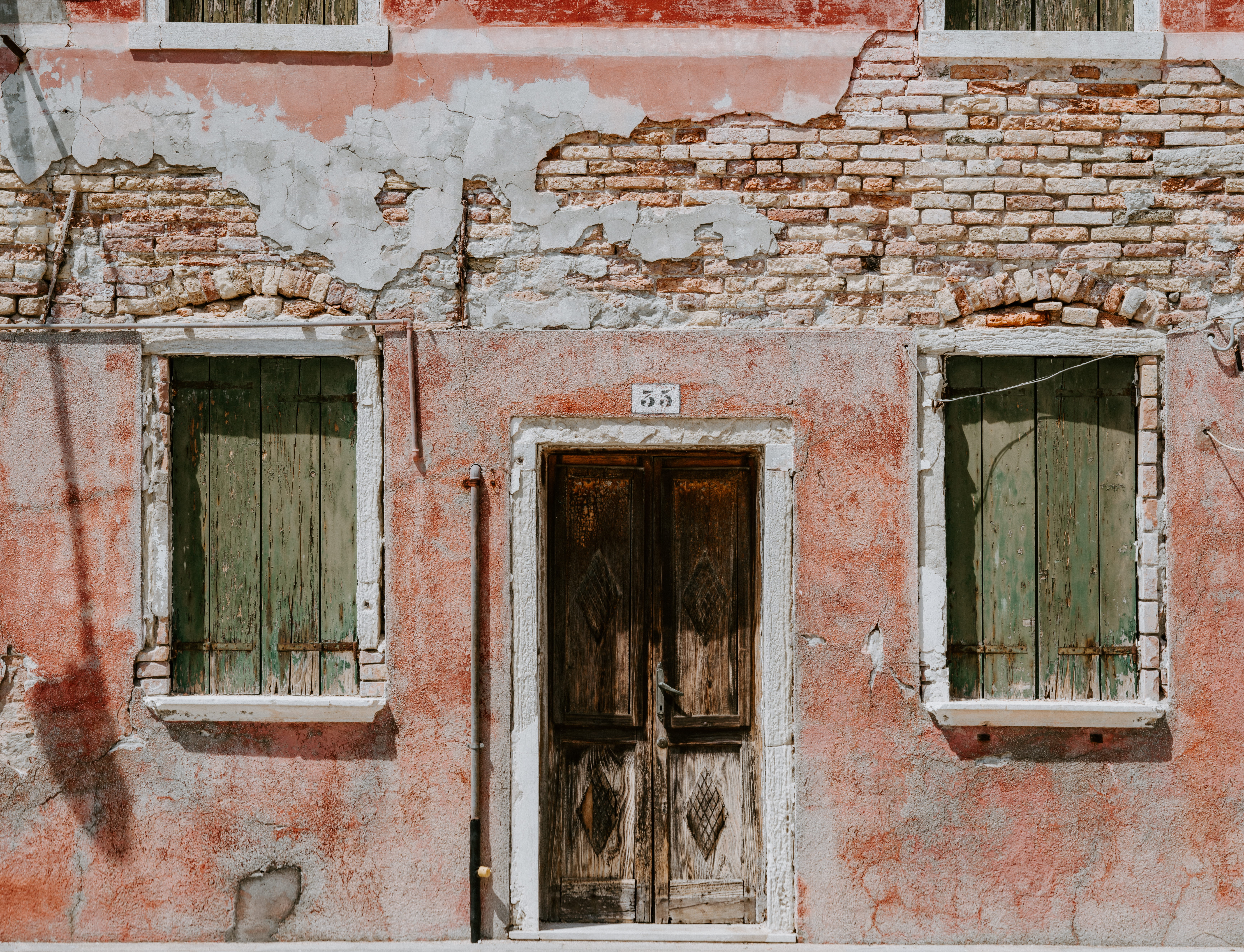 facade, pink, street, 35, 5K, retro Styled, dirty, wall, europe, summer, residential District, obsolete, worn, building Exterior, texture, shadow, weathered, HD Wallpaper