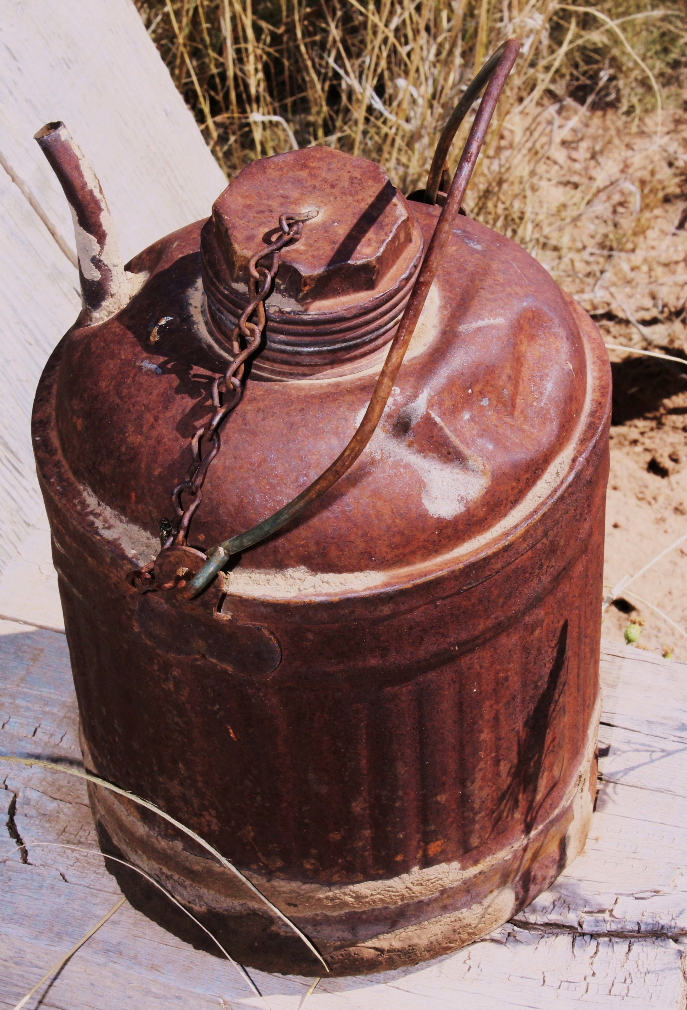 grungy, abandoned, 4K, brown, metal texture, old, rustic, can, barrel, design, wood - Material, outdoor art, metal, antique, table, potted plant, leather, Phone HD Wallpaper