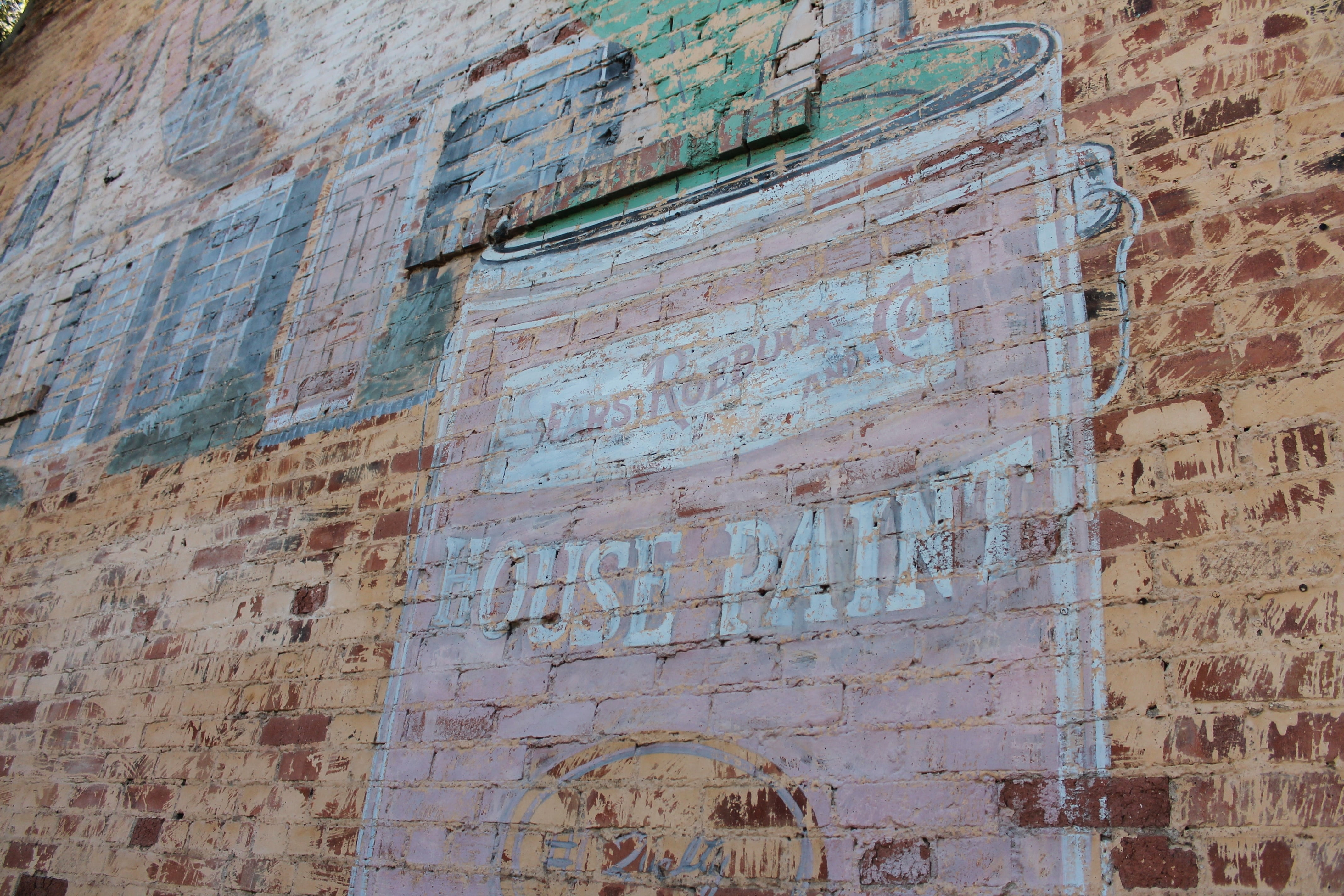 brick wall, mural, damaged, artistic, day, color, ancient, 4K, artwork, amber avalona, built structure, run-down, abandoned, aged, old, paint, vintage, HD Wallpaper