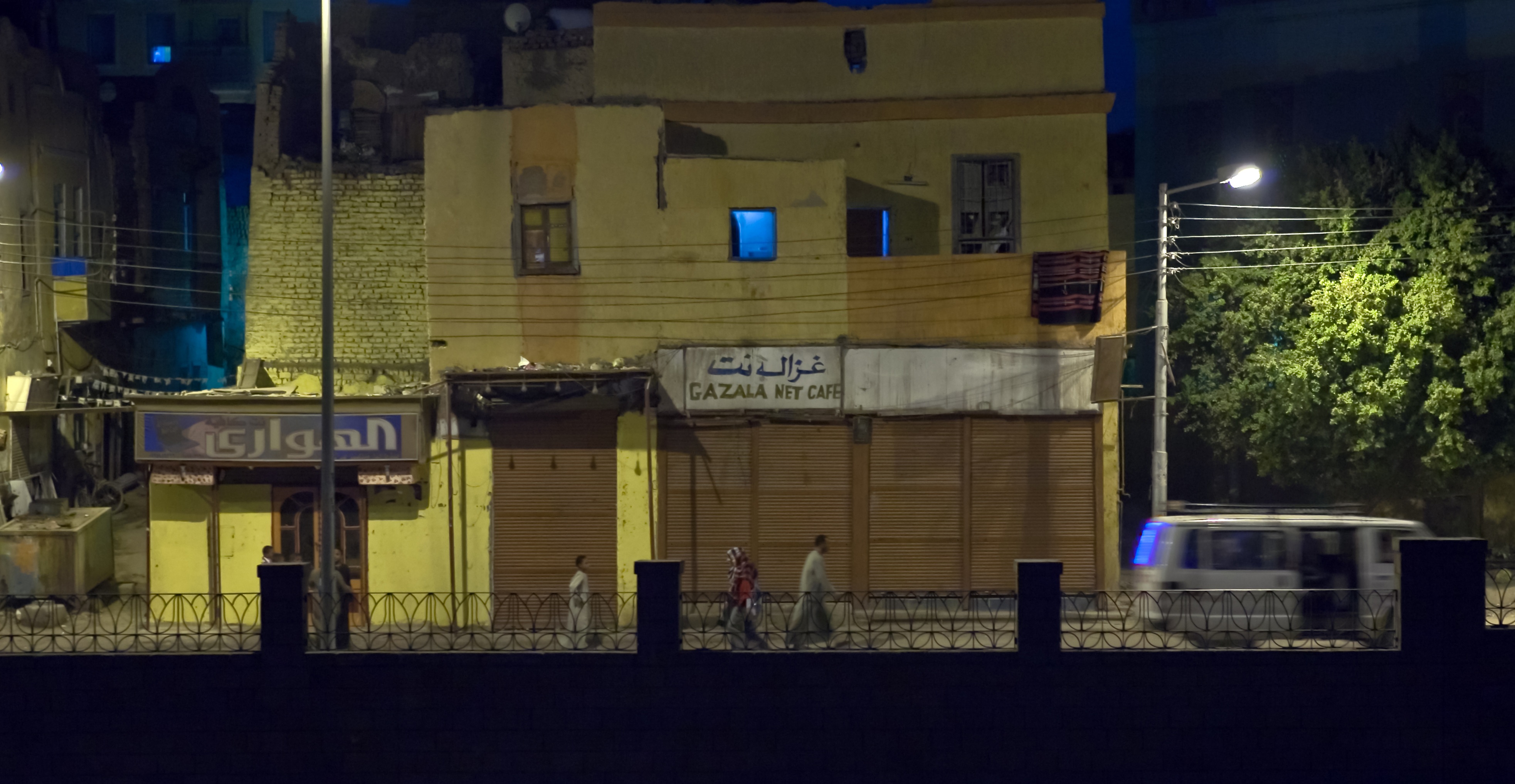river nile, street, building, building exterior, outdoors, built structure, railing, barrier, residential district, egypt, street light, town, transportation, HD Wallpaper