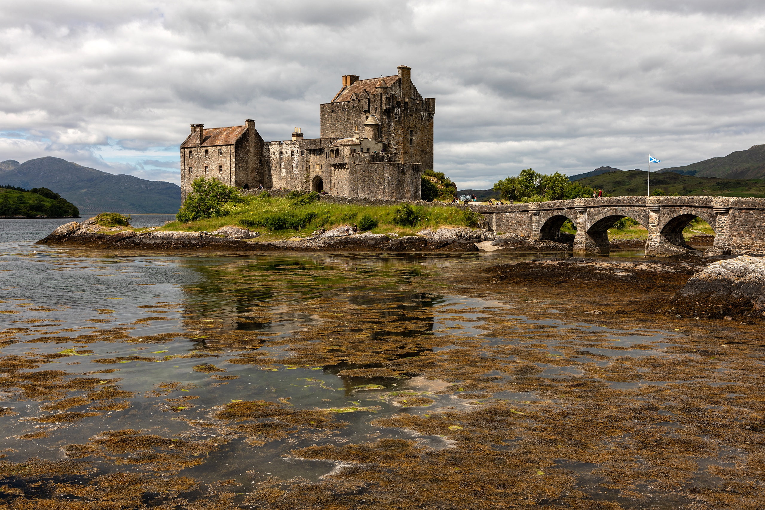 bridge, Scotland, 2K, stones, mountains, Bay, castle, trees, nature, Eilean Donan Castle, the sun, HD Wallpaper
