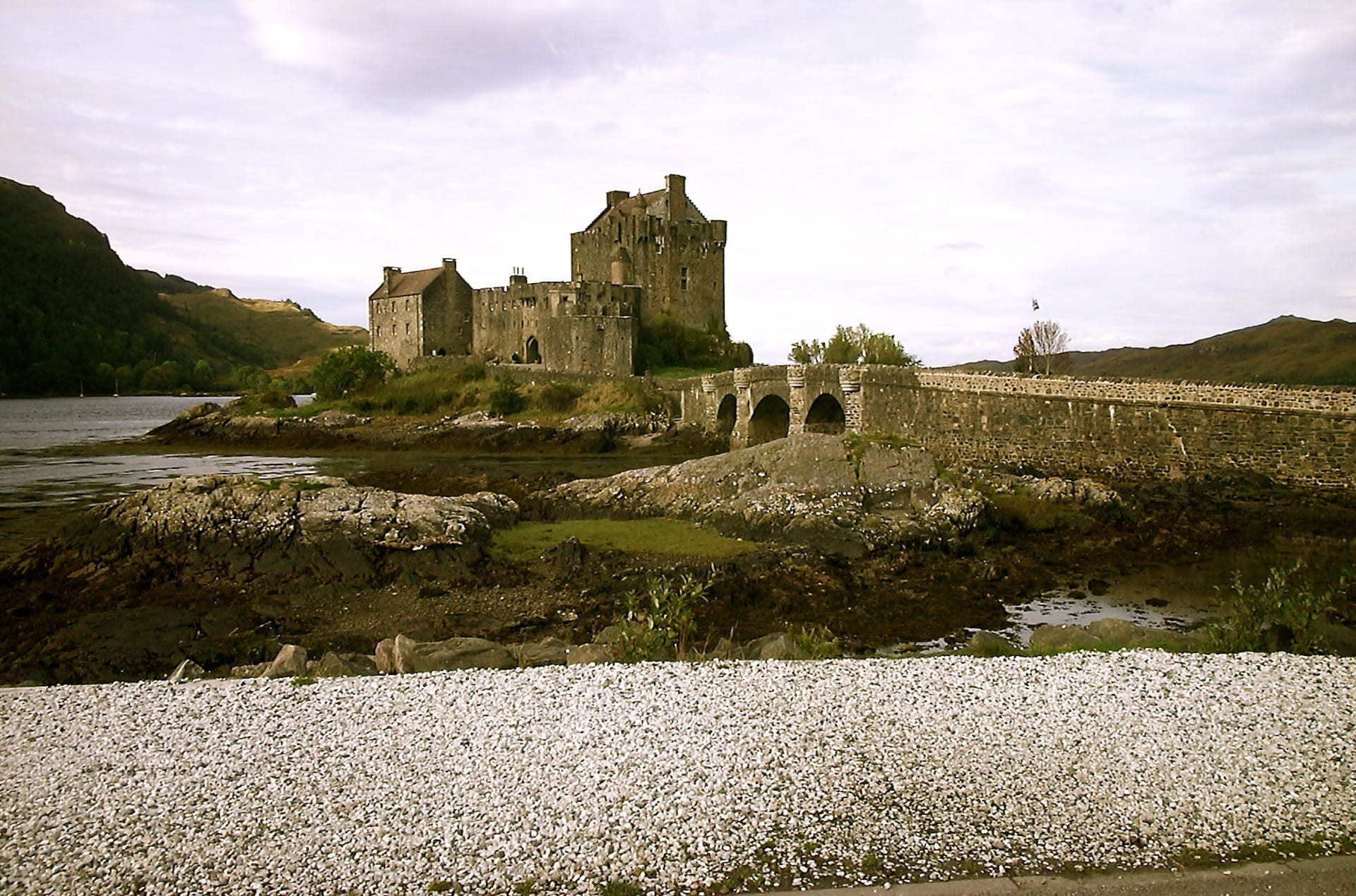 ruined, architecture, built structure, history, castle, travel destinations, the past, building, old, plant, eilean donan, 1080P, cloud - sky, nature, HD Wallpaper