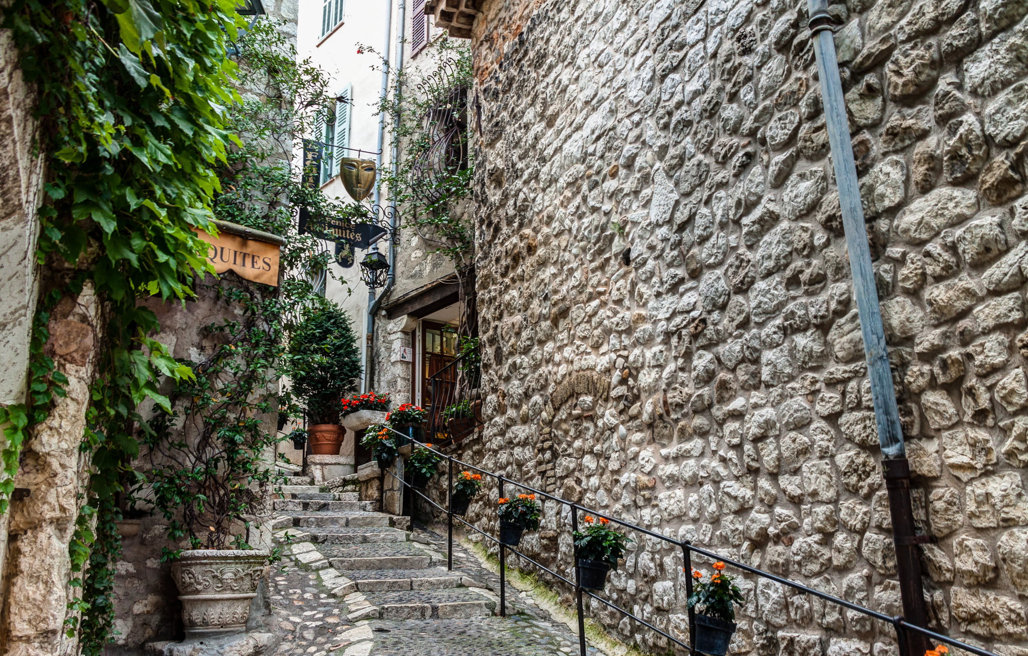 staircase, building exterior, railings, outdoors, stage, built structure, black, day, stone wall, narrow, alley, flowers, building, tree, nature, direction, HD Wallpaper