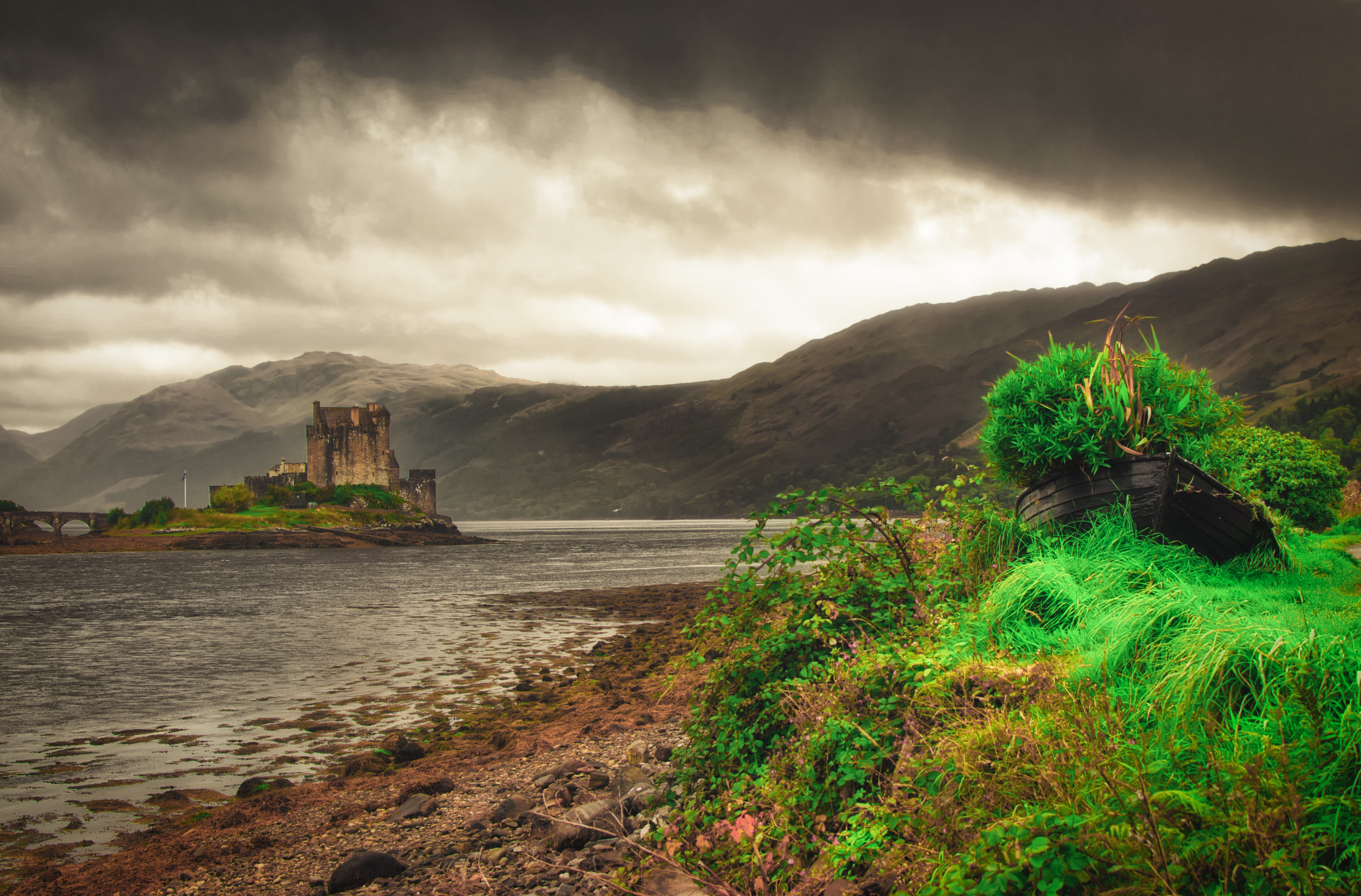 castle, gloomy, tranquility, scenics - nature, day, mountain range, 5K, sky, bank, water, building exterior, clouds, contrast, no people, famous, old, HD Wallpaper