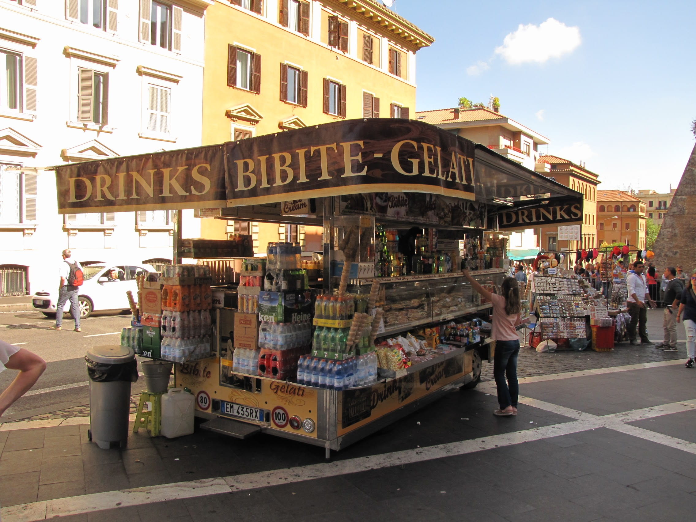 drinks, city, day, road, building, snacks, market, lifestyles, building exterior, built structure, vatican museums, architecture, roma, men, real people, HD Wallpaper
