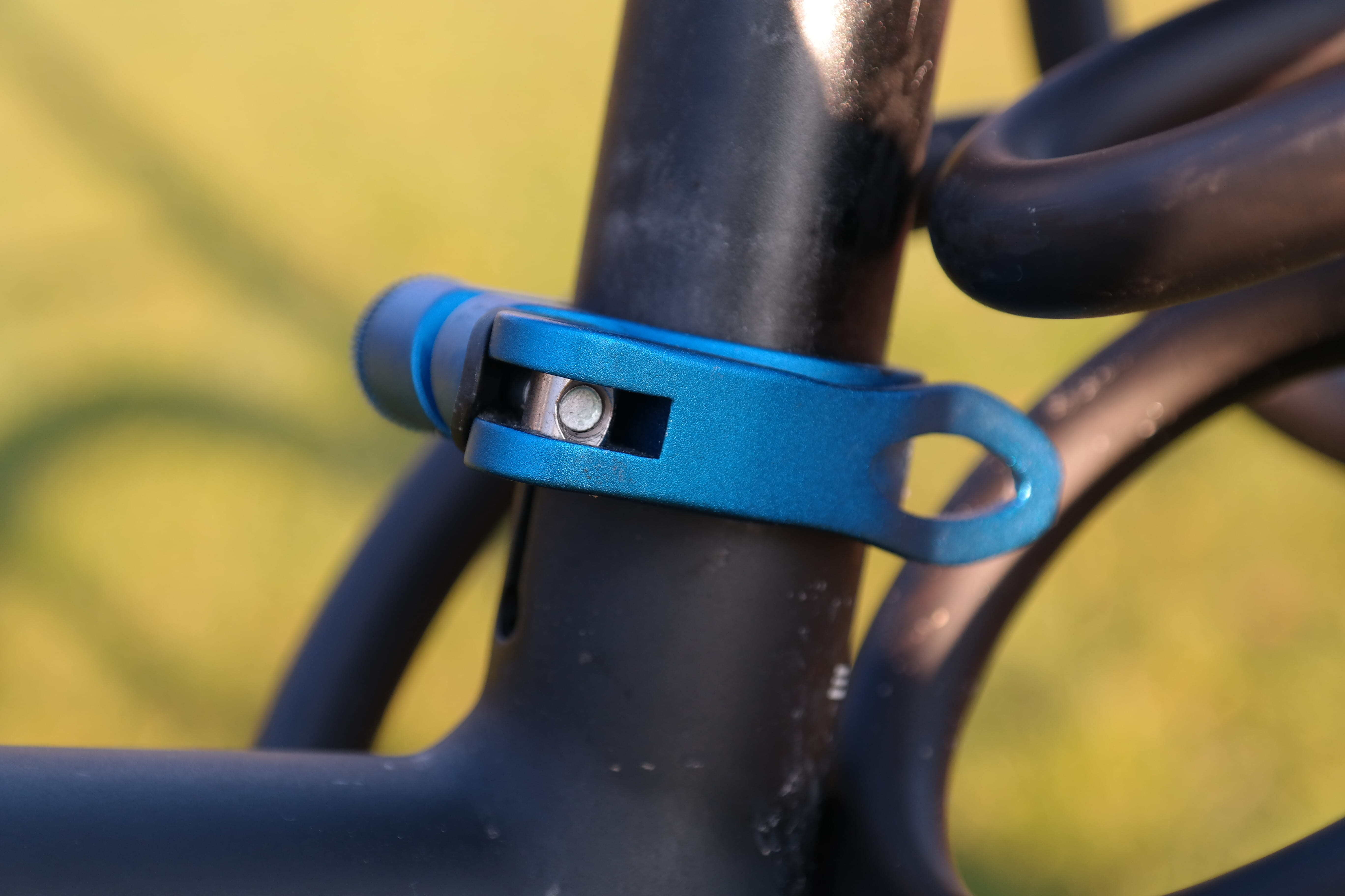 5K, fuel and power generation, sunlight, communication, quick release, Terminal, aluminium, close-up, no people, yellow, bicycle, Clamp, selective focus, HD Wallpaper