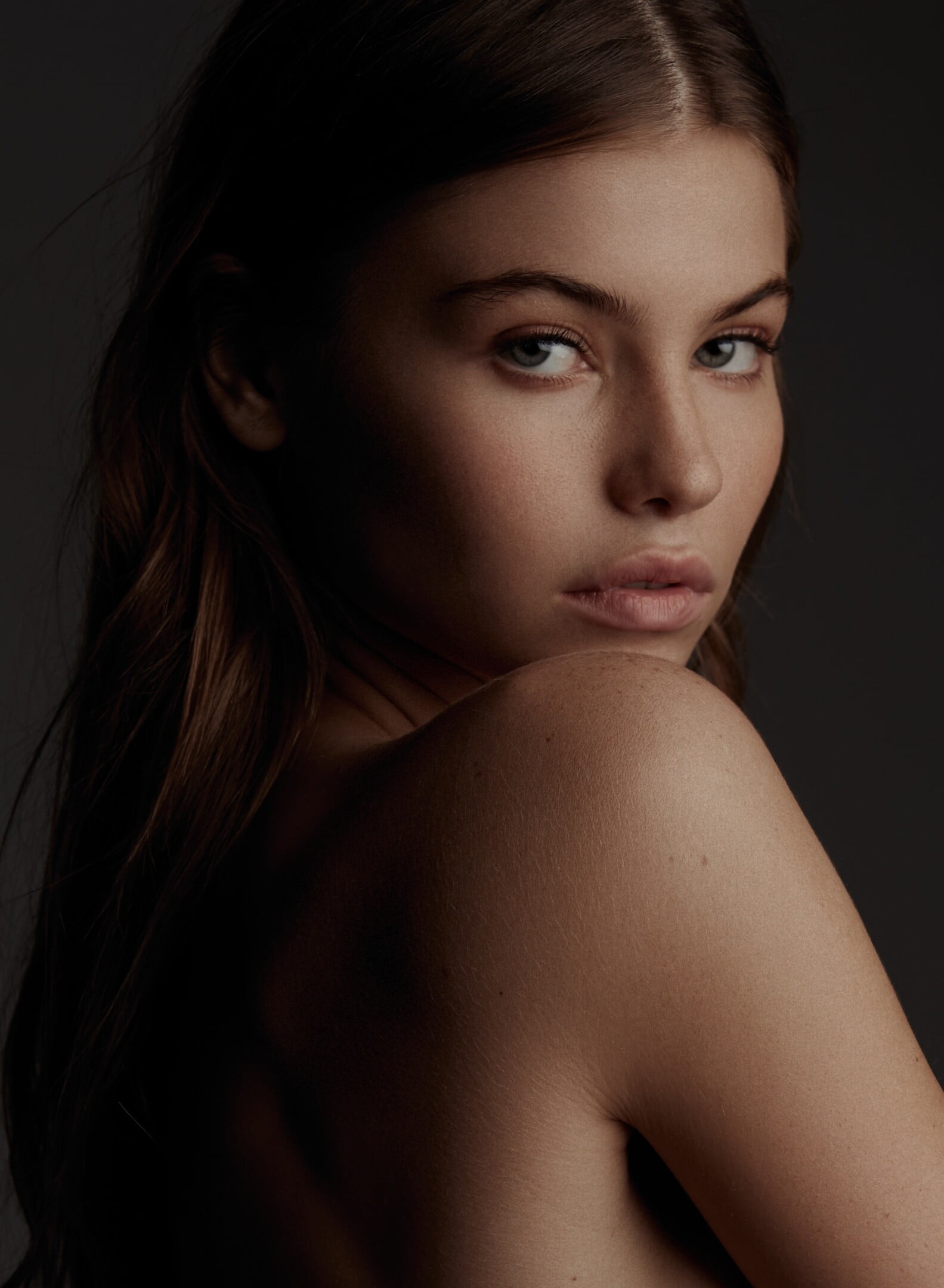 1080P, model, Viktor Korneev, Kate Li, women, simple background, blue eyes, looking at viewer, bare shoulders, Phone HD Wallpaper