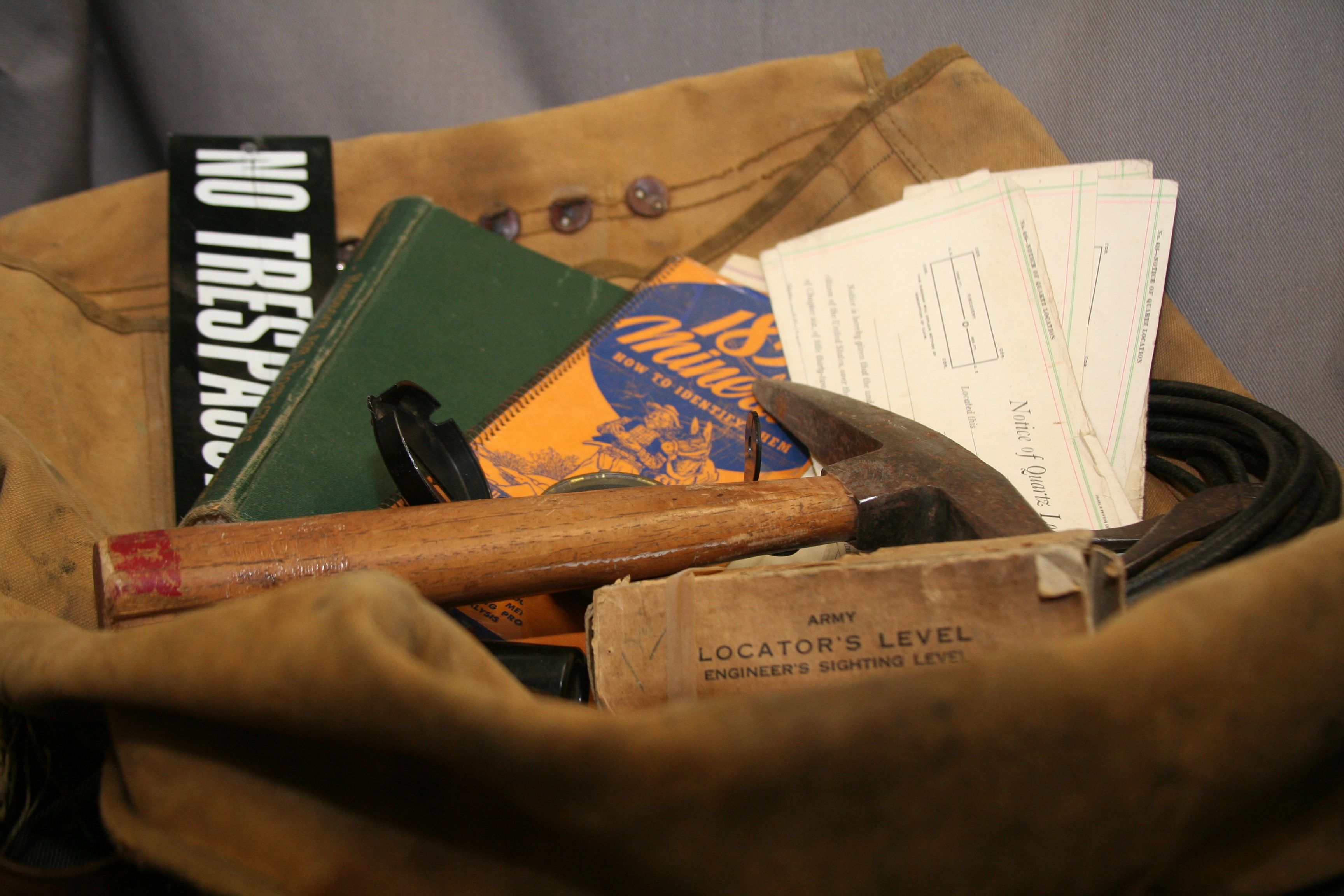indoors, trek, journey, suede, active, still life, assorted, adventure travel, paper, book, treasure map, stack, communication, discovery, maps, equipment, HD Wallpaper