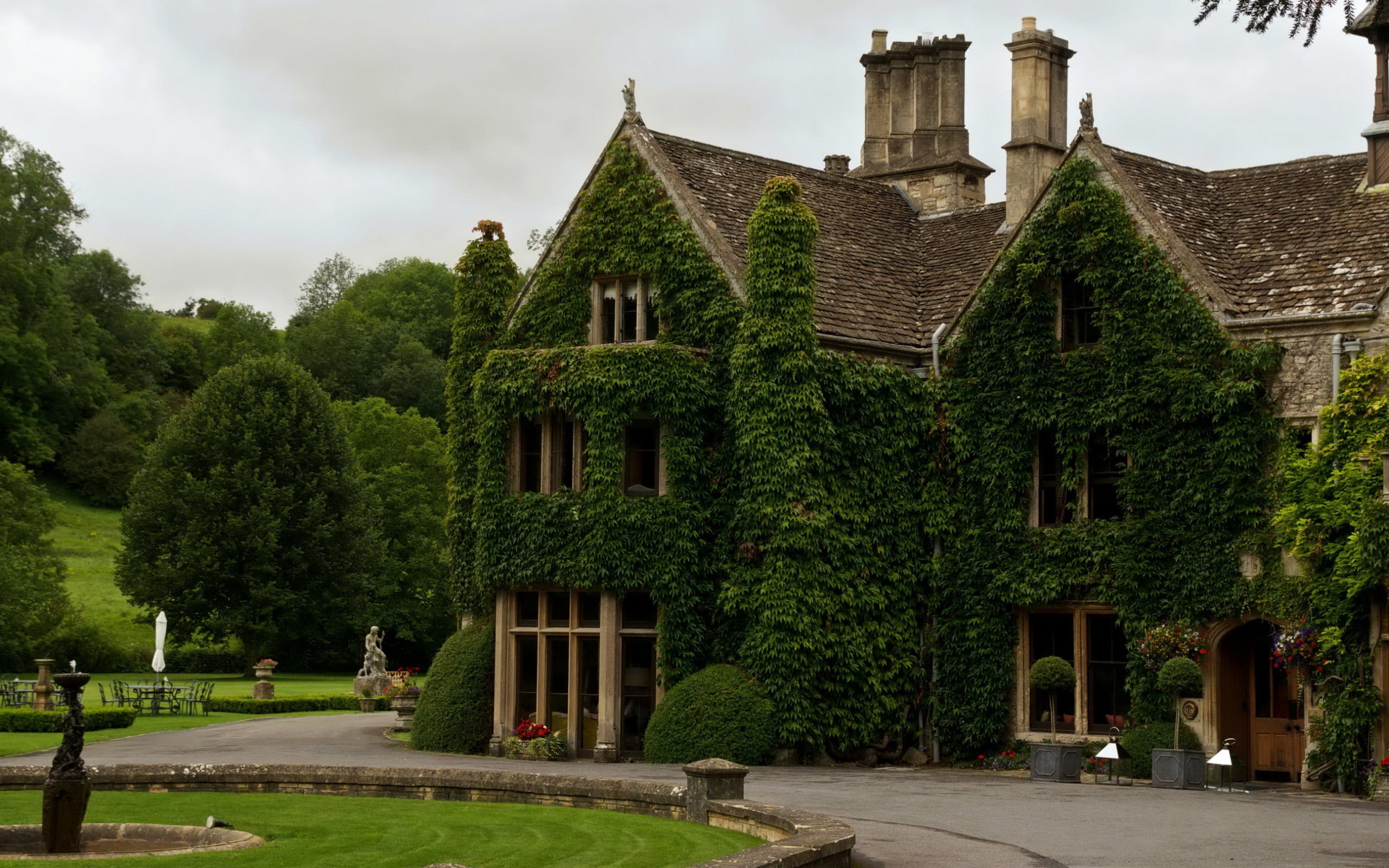 wiltshire, house, building exterior, wallp, green color, built structure, architectural, tree, architecture, city, concrete, growth, day, residential district, HD Wallpaper