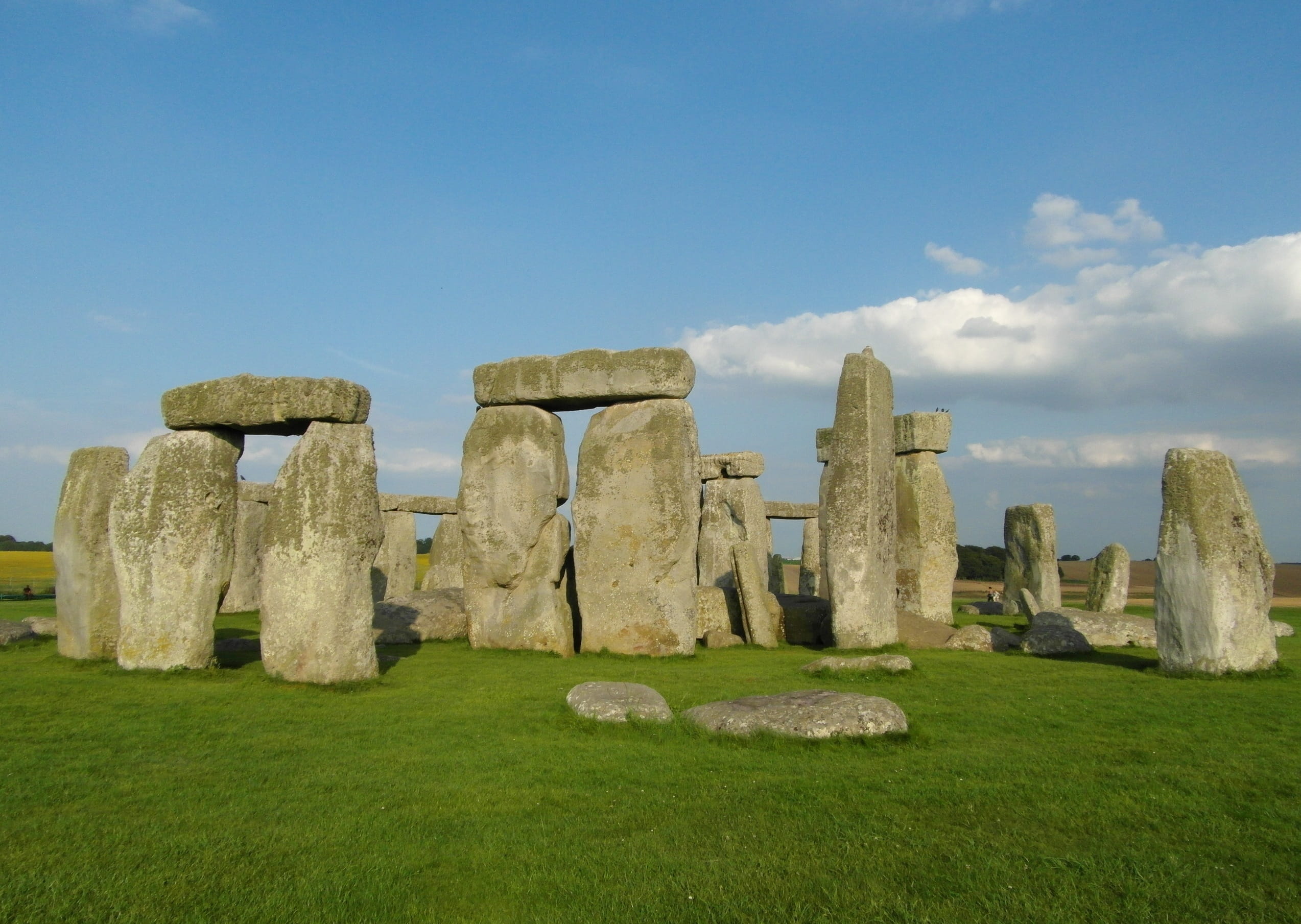 field, green color, archaeology, Wiltshire, ruined, tourism, the past, ancient, travel destinations, 1080P, day, solid, sky, architecture, Stonehenge, HD Wallpaper