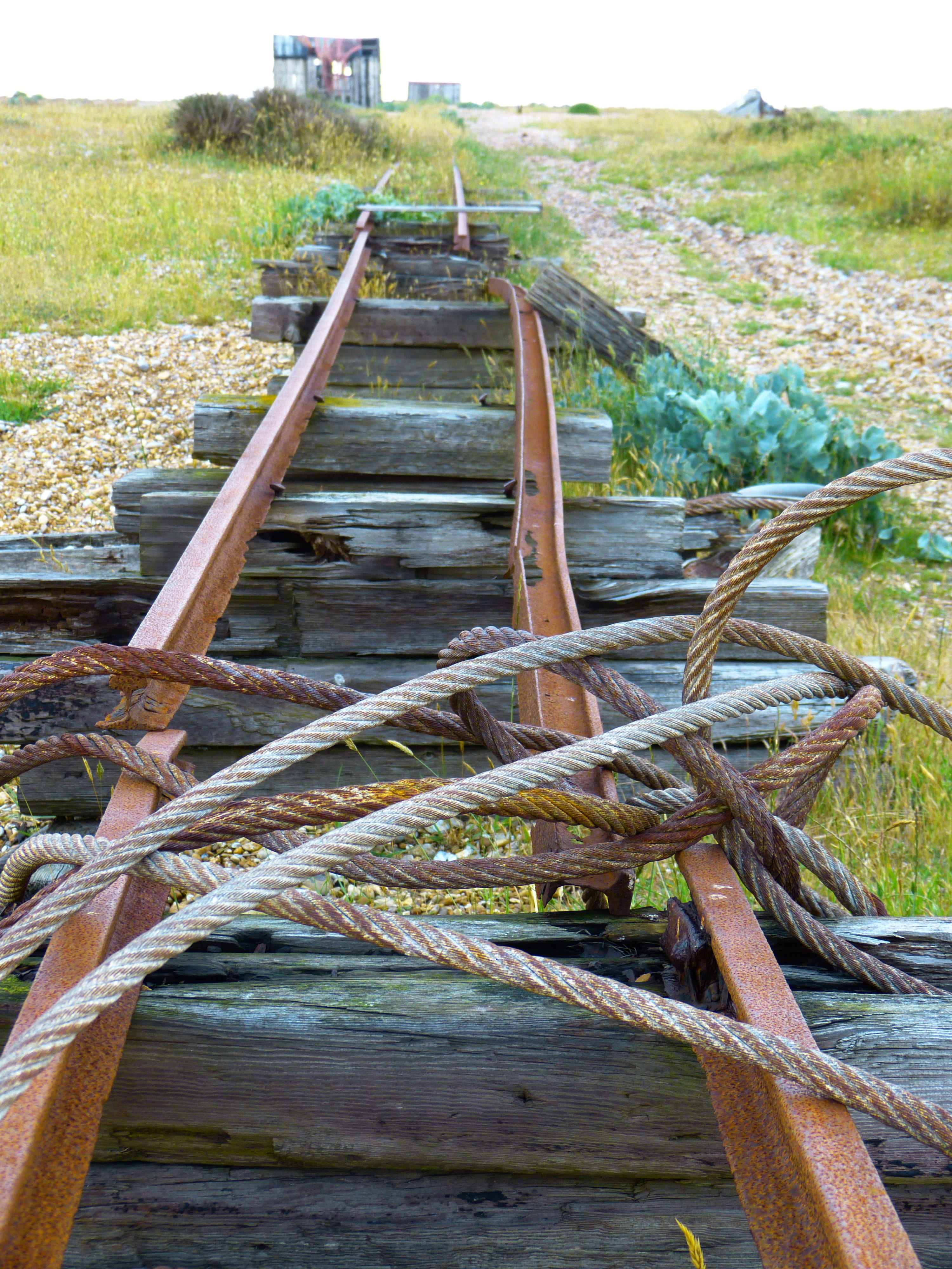 focus on foreground, dungeness, england, old, day, rusty, wood - material, wood, fishing net, land, outdoors, 4K, tranquility, romney marsh, rusted, south beach gland, Phone HD Wallpaper