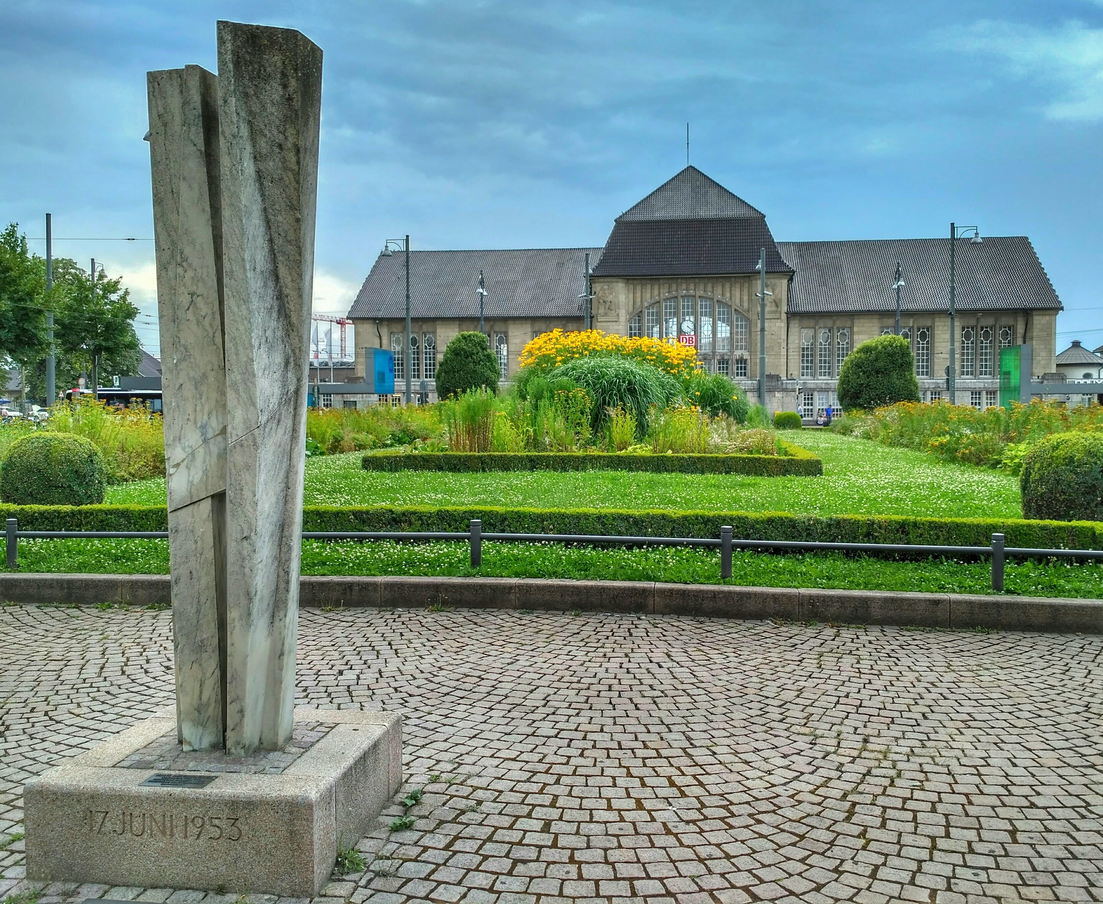 growth, building exterior, architecture, central station, hedge, built structure, outdoors, no people, nature, hesse, germany map, darmstadt, paving stone, HD Wallpaper