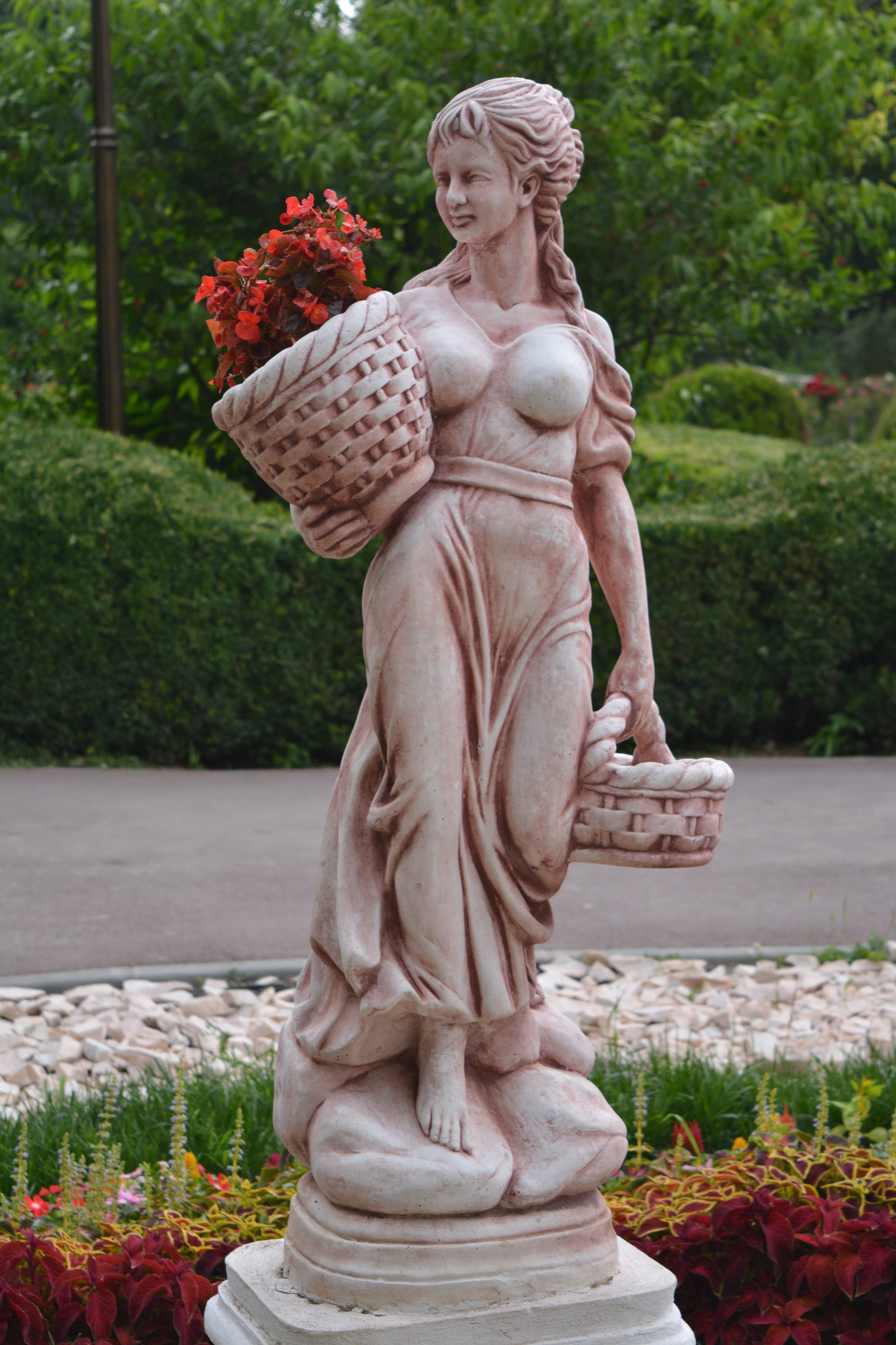 Statue, art and craft, human representation, day, Craiova, nature, Romania, botanical park, monument, creativity, flowering plant, cemetery, flower, park, Phone HD Wallpaper
